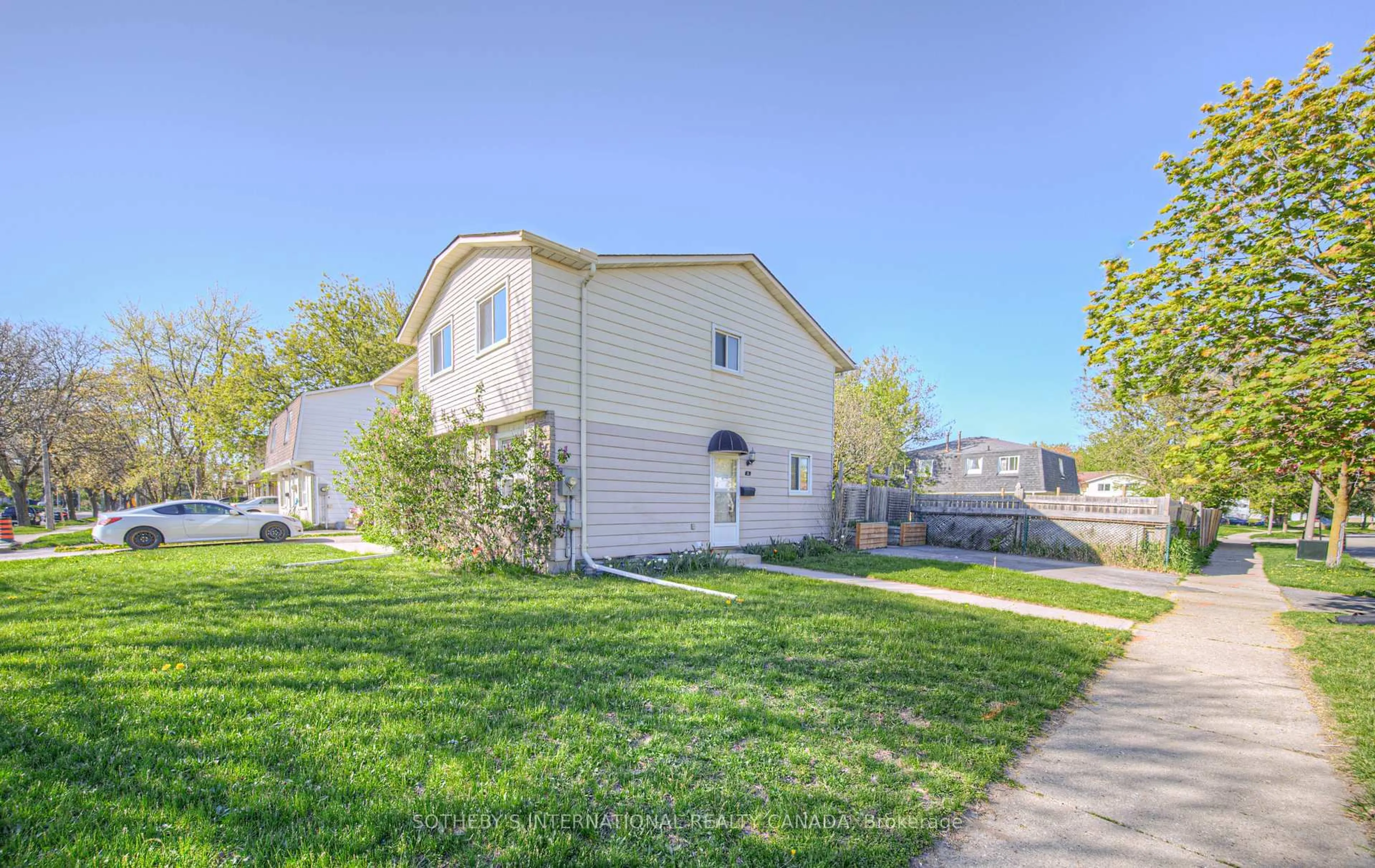 Unknown for 24B Amos Ave, Waterloo Ontario N2L 5G3