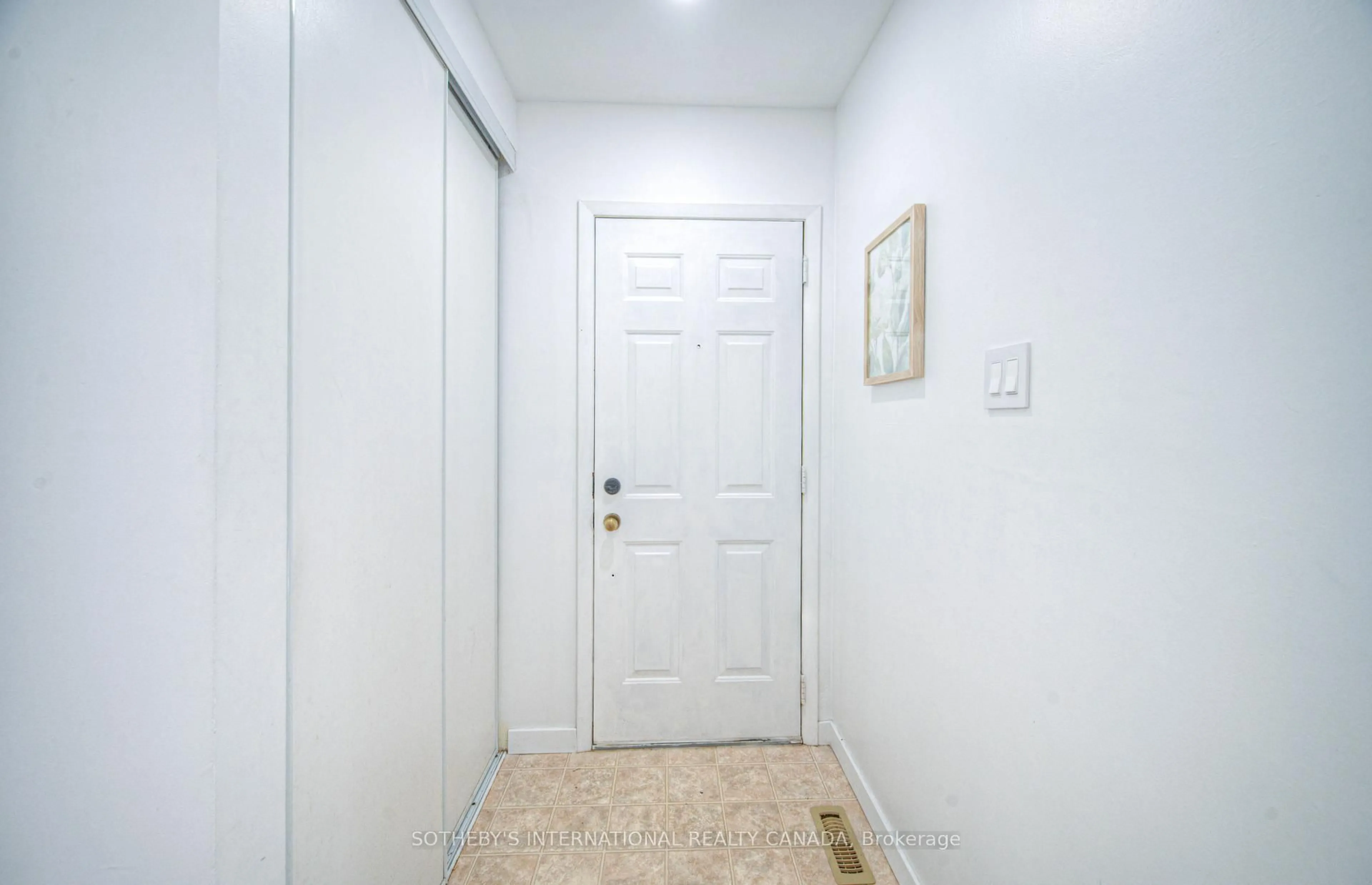 Unknown for 24B Amos Ave, Waterloo Ontario N2L 5G3
