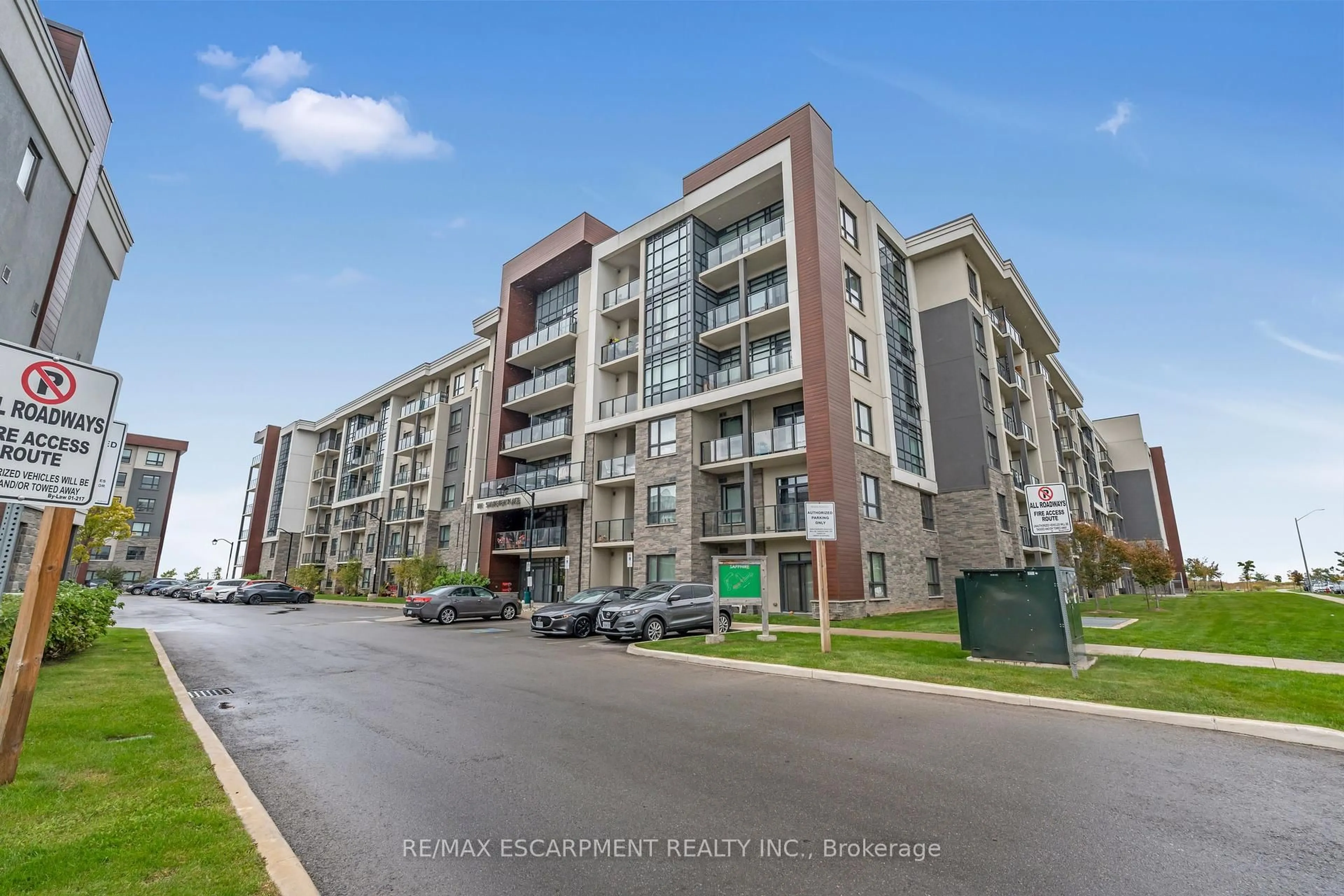 A pic from outside/outdoor area/front of a property/back of a property/a pic from drone, unknown for 101 Shoreview Pl #239, Hamilton Ontario L8E 0K2