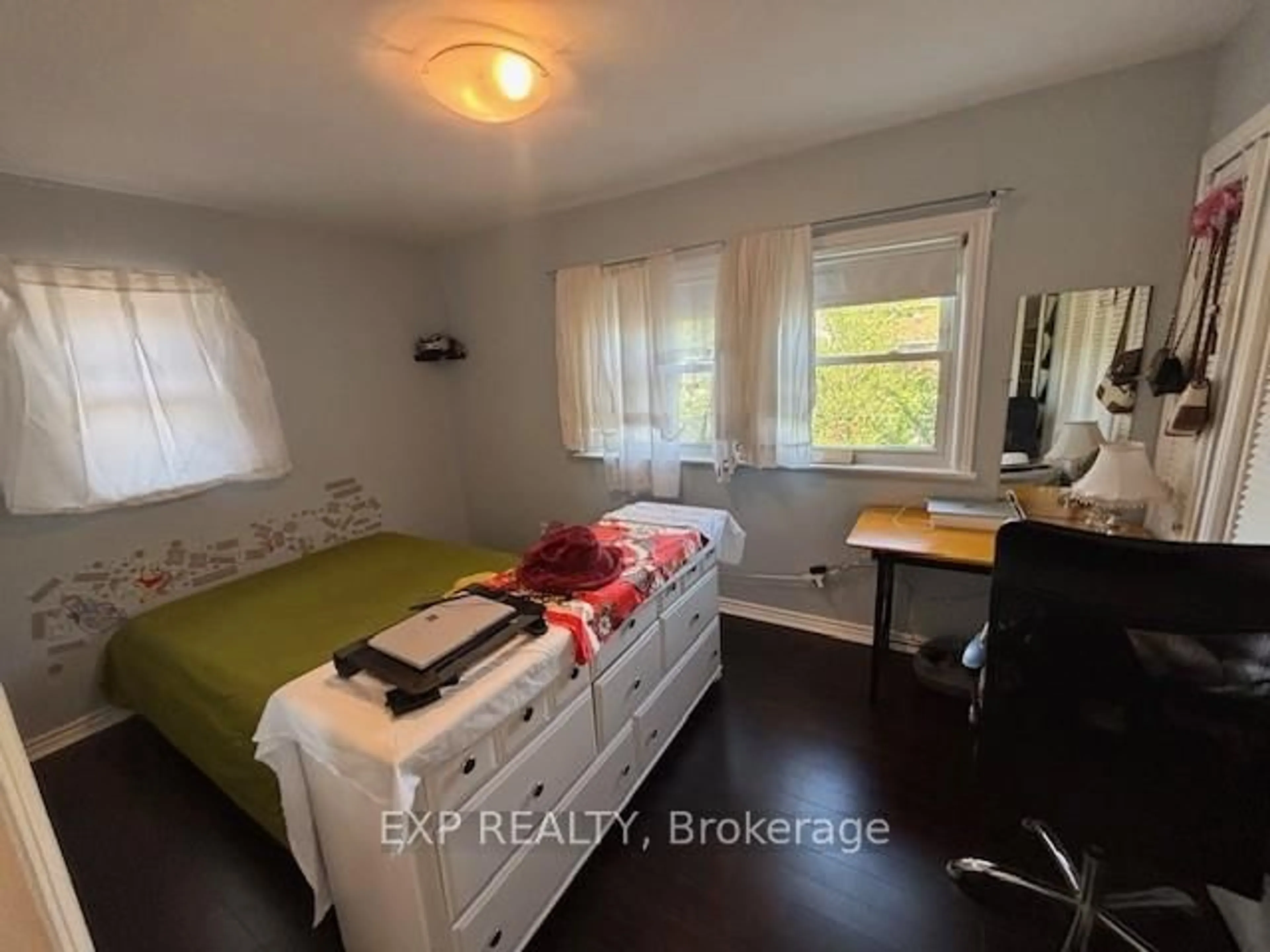 A pic of a room for 756 Cheapside St, London East Ontario N5Y 3Y7
