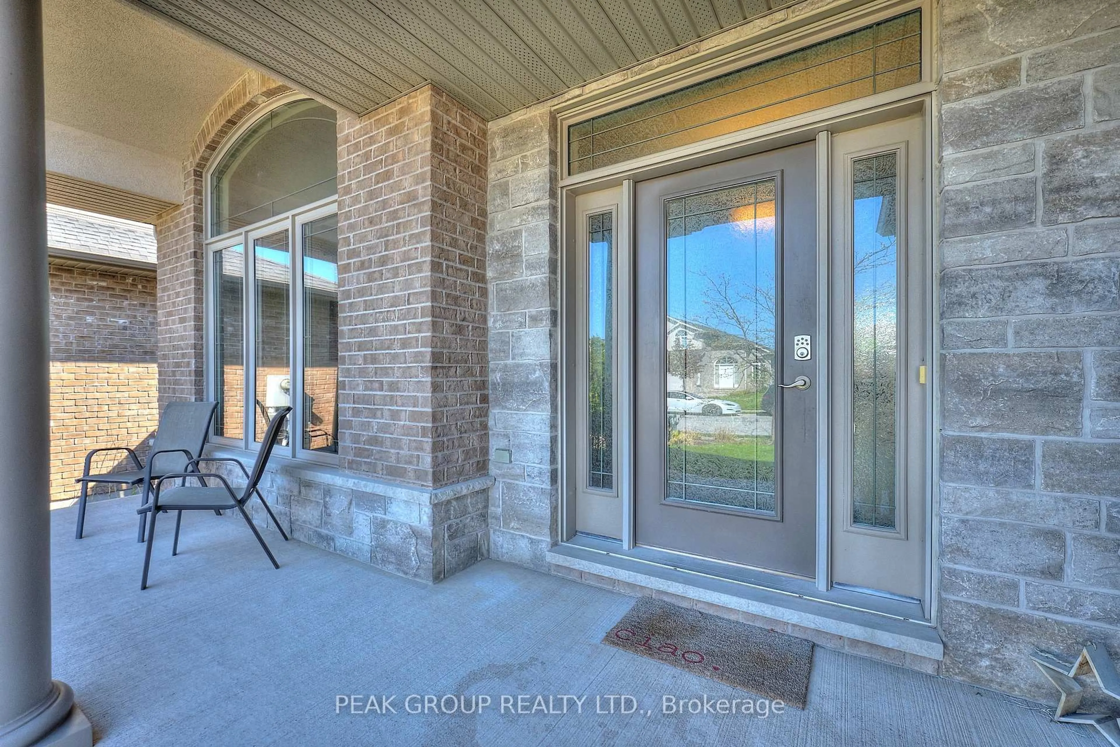 Indoor entryway for 7178 St Michael Ave, Niagara Falls Ontario L2H 3N5