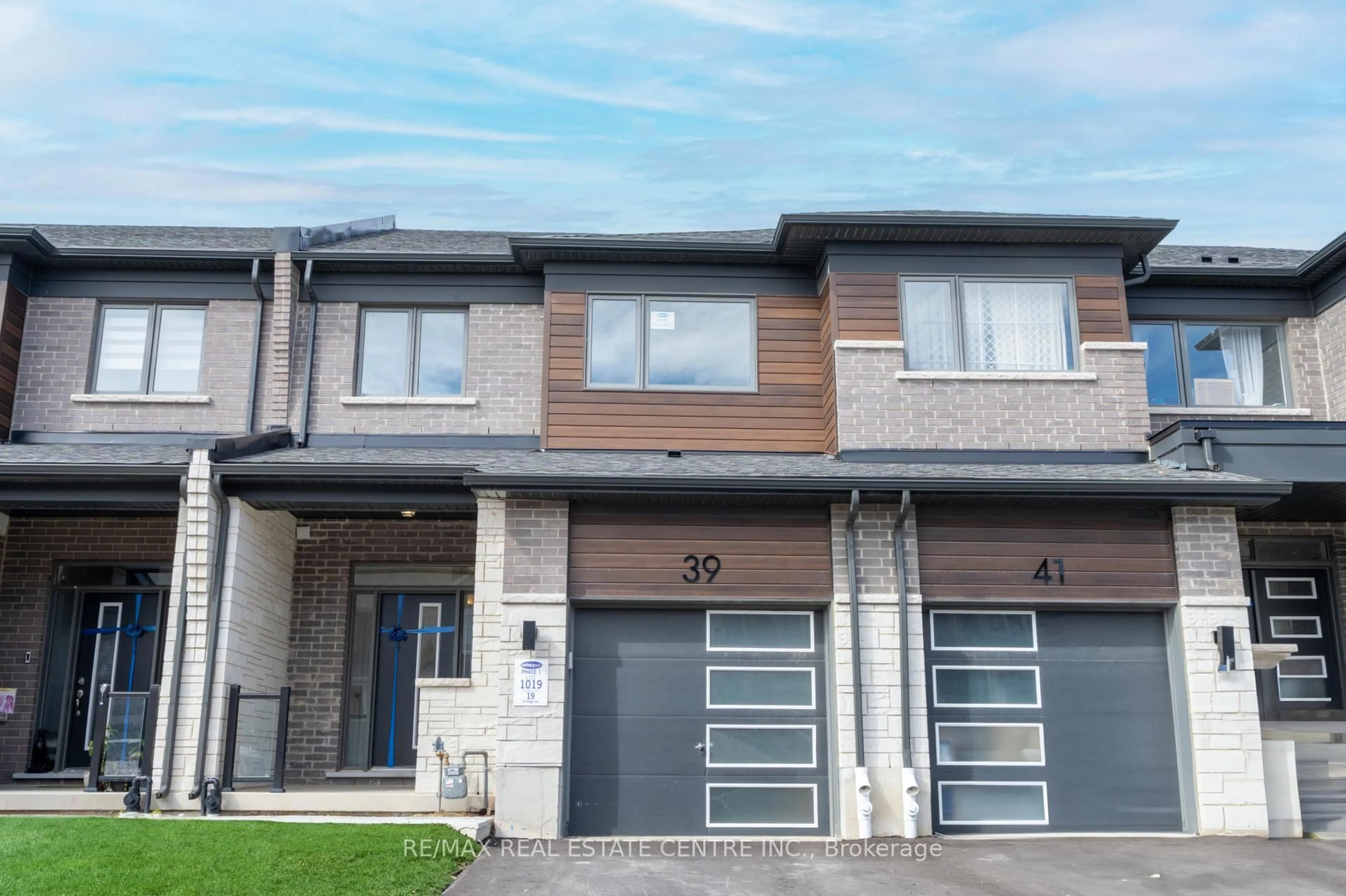 Home with brick exterior material, street for 39 Histand Tr, Kitchener Ontario N2R 0S2