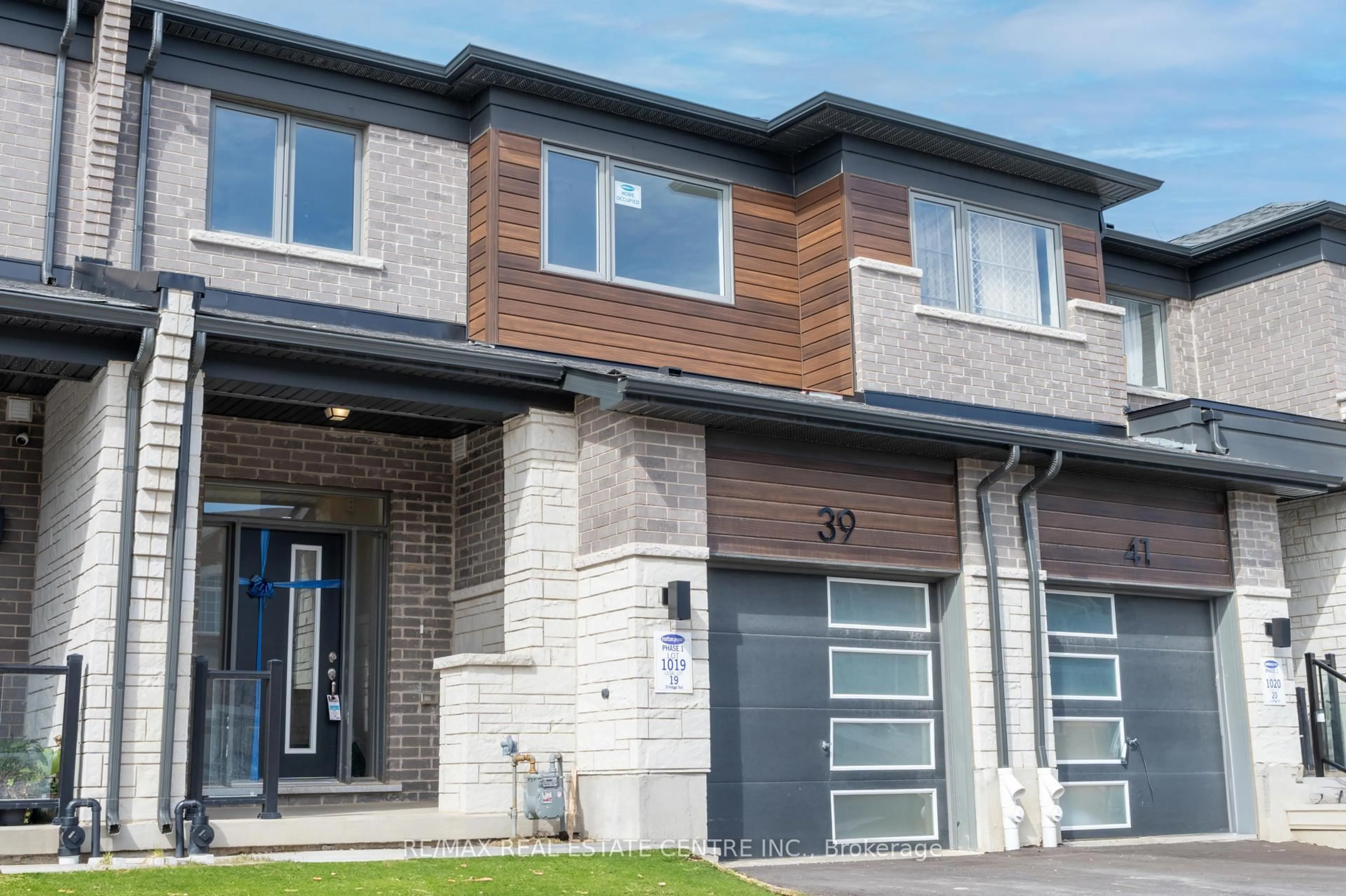 Home with brick exterior material, street for 39 Histand Tr, Kitchener Ontario N2R 0S2