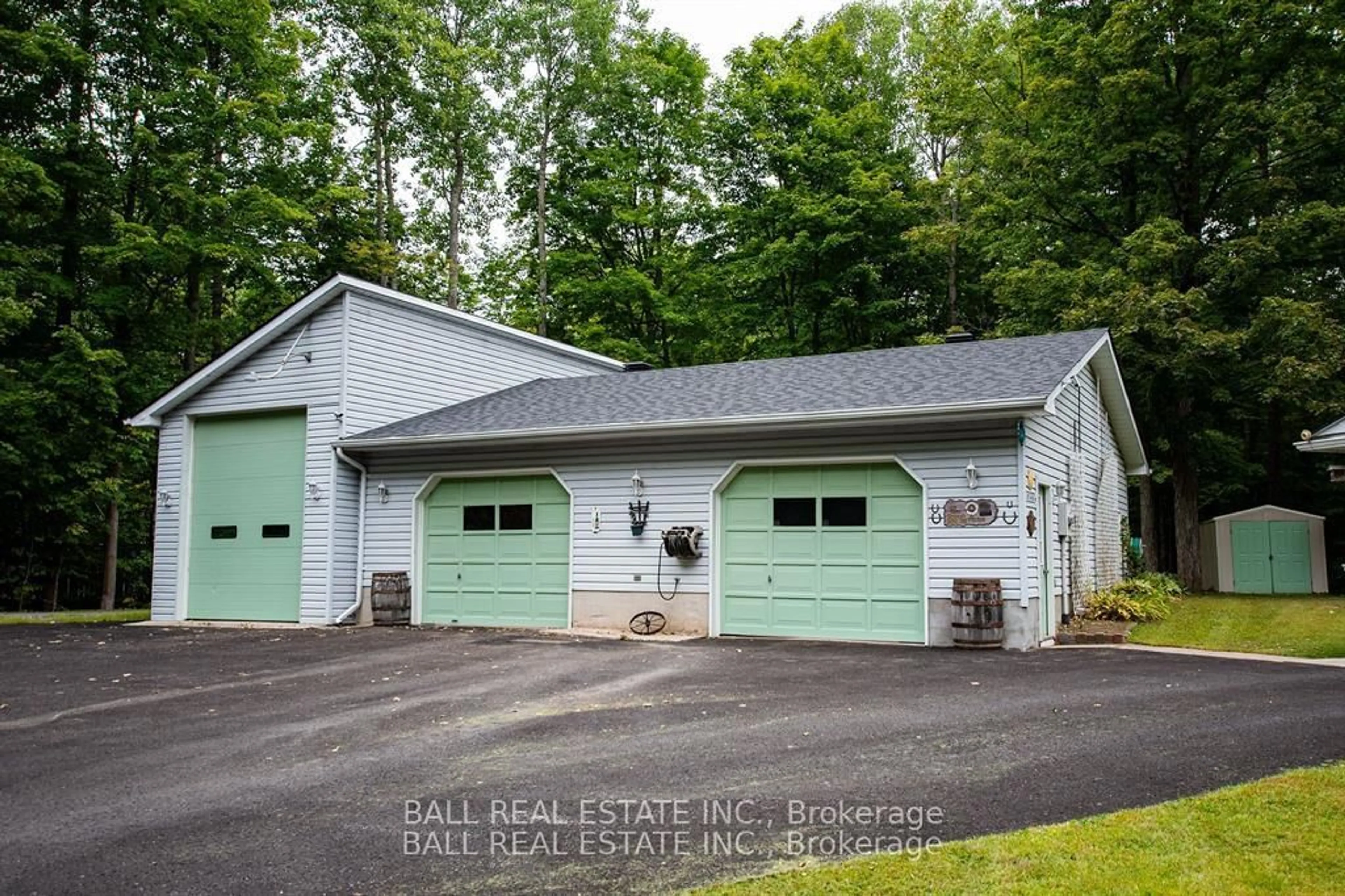 Indoor garage for 975 Belmont 2nd Line, Havelock-Belmont-Methuen Ontario K0L 1Z0