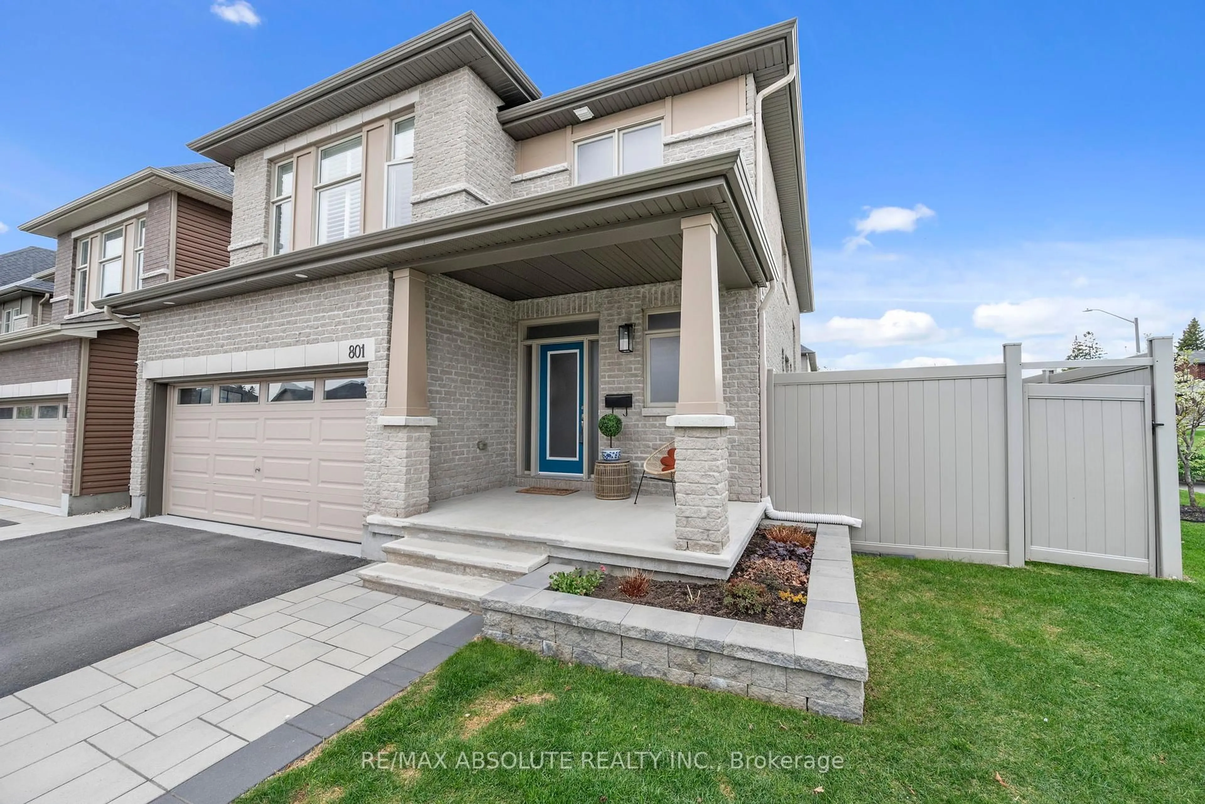 A pic from outside/outdoor area/front of a property/back of a property/a pic from drone, street for 801 Shasta St, Gloucester Ontario K1T 0L3