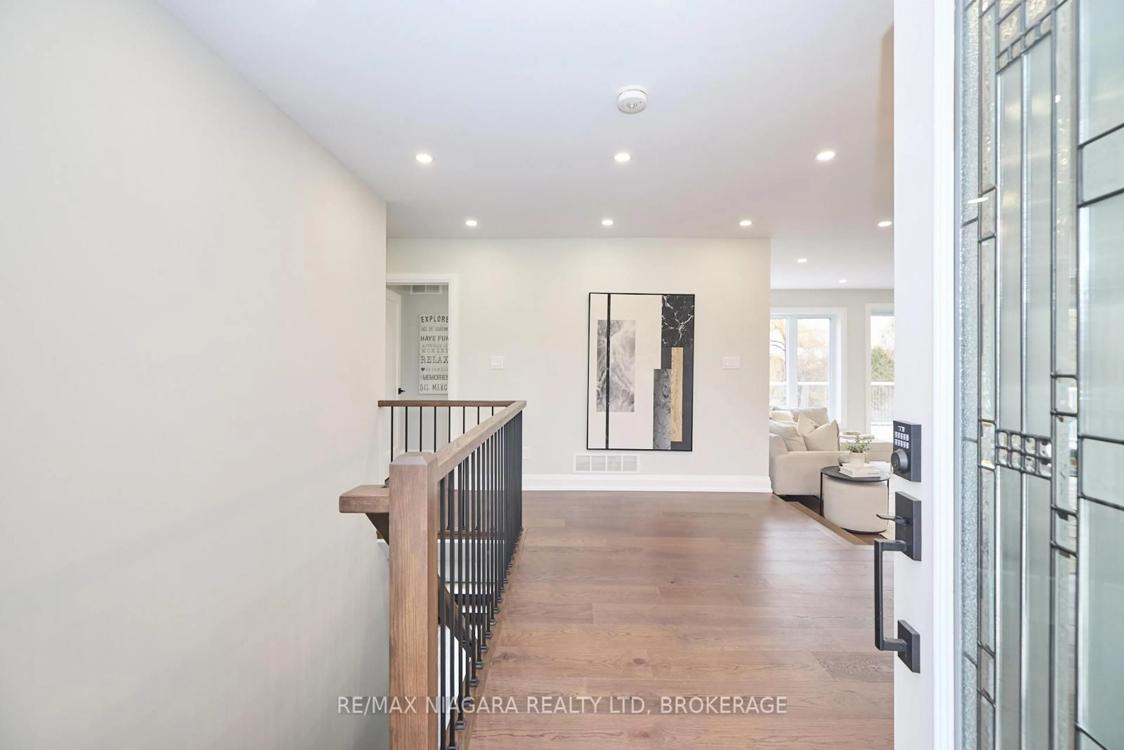 Indoor entryway for 3873 Glenview Dr, Lincoln Ontario L0R 2C0