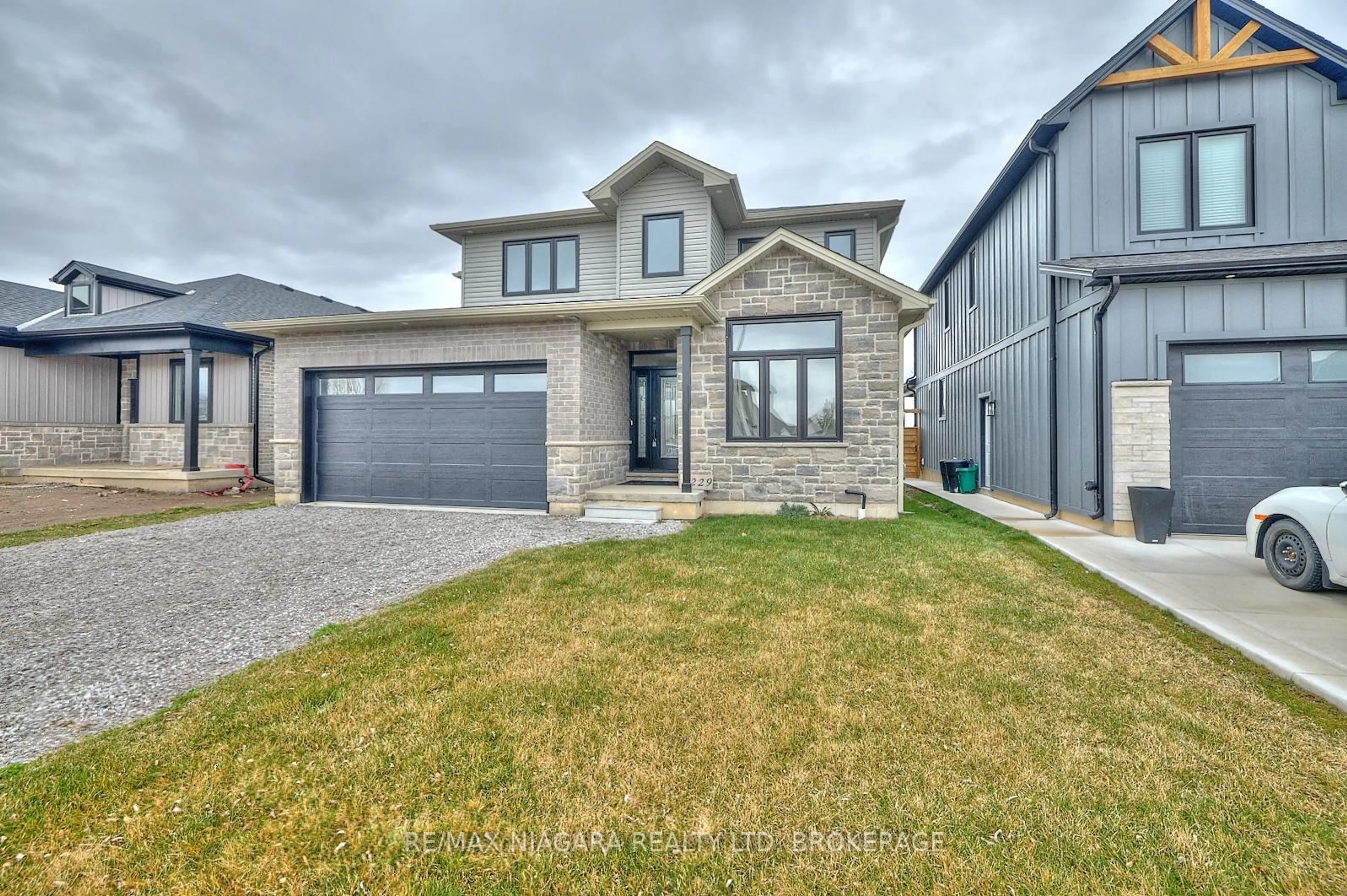 Home with brick exterior material, street for 4229 Manson Lane, Lincoln Ontario L0R 1G0