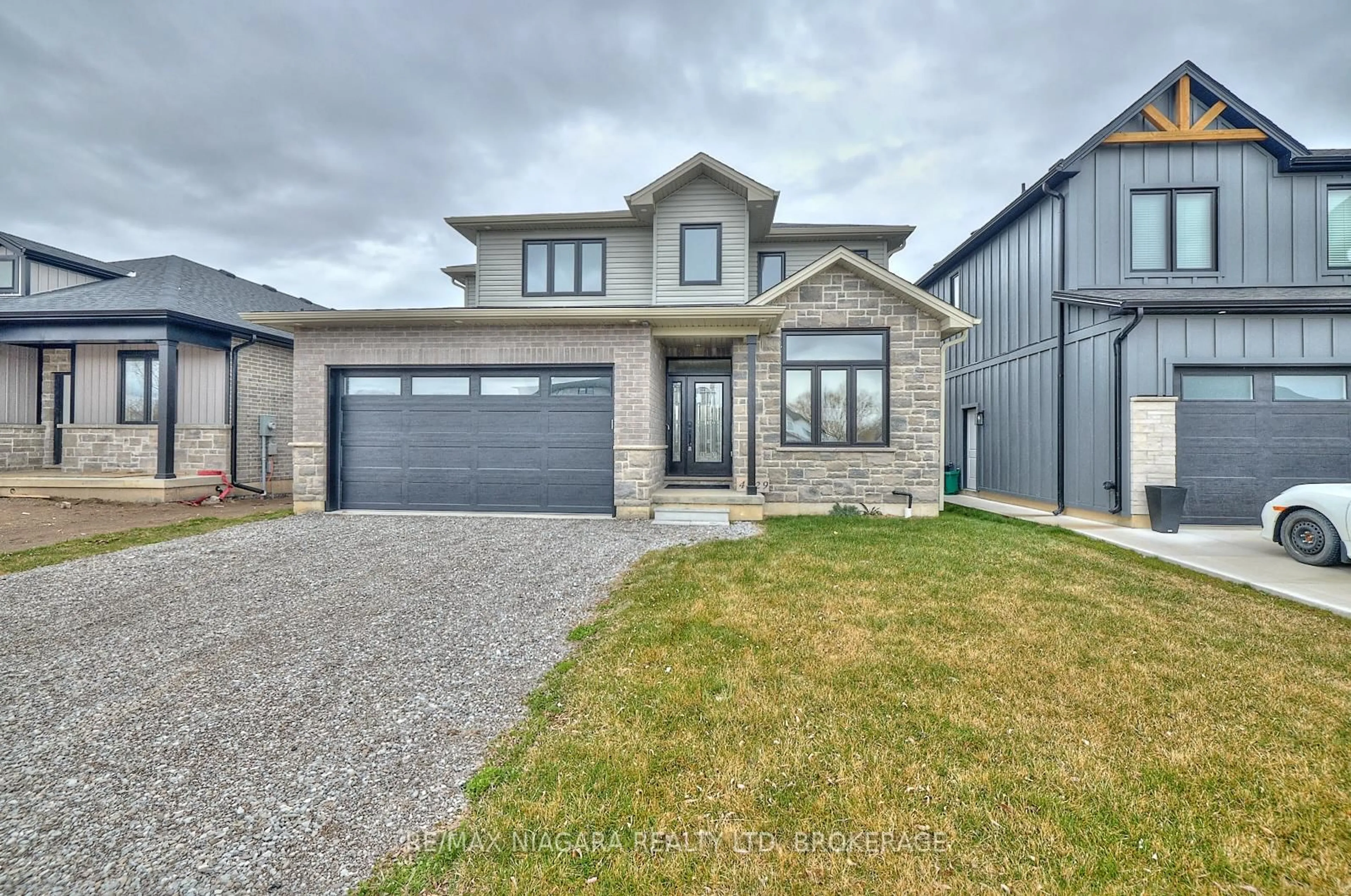 Home with brick exterior material, street for 4229 Manson Lane, Lincoln Ontario L0R 1G0