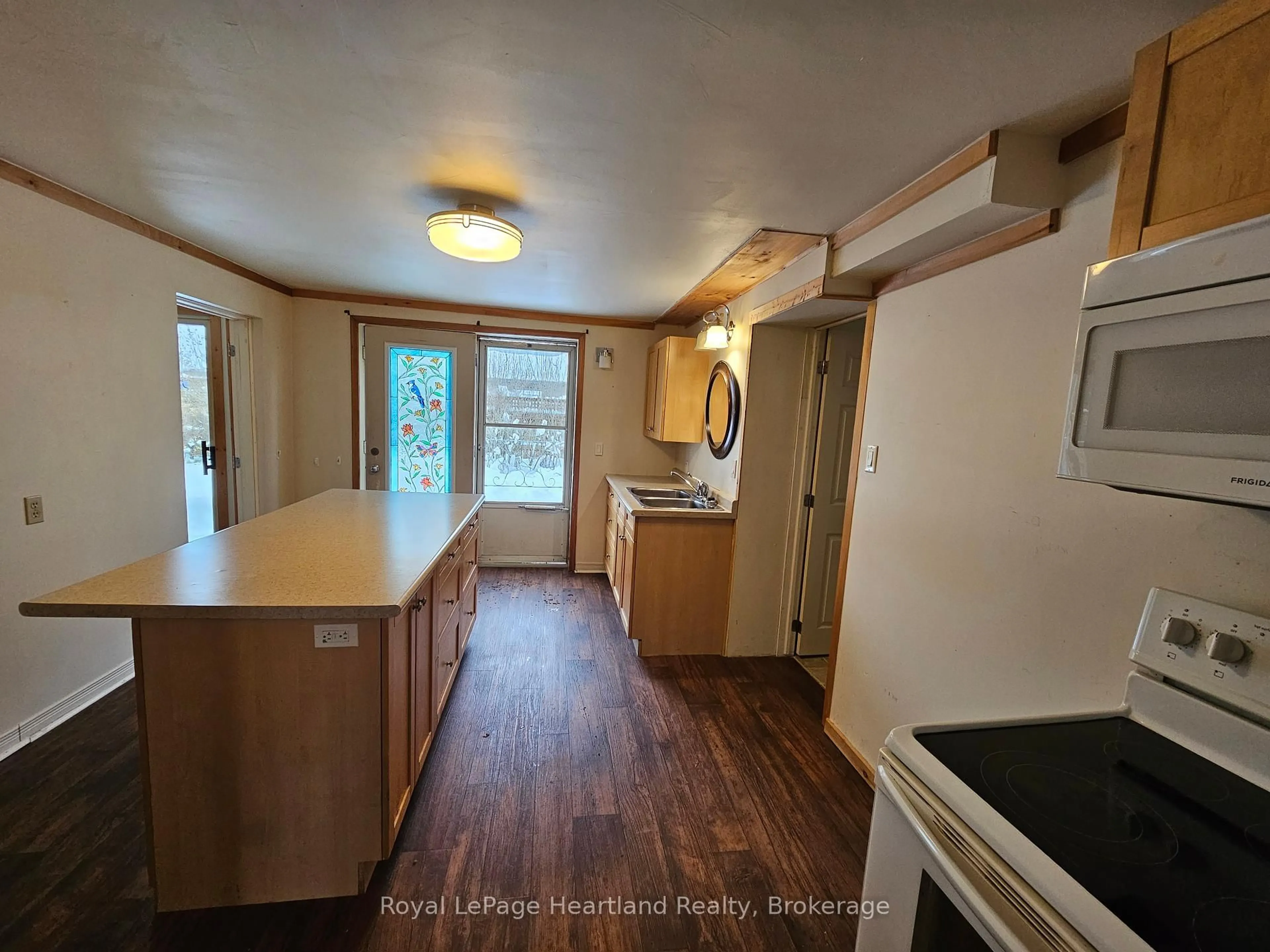 Standard kitchen, wood/laminate floor for 43 Trafalgar St, Goderich Ontario N7A 1T3
