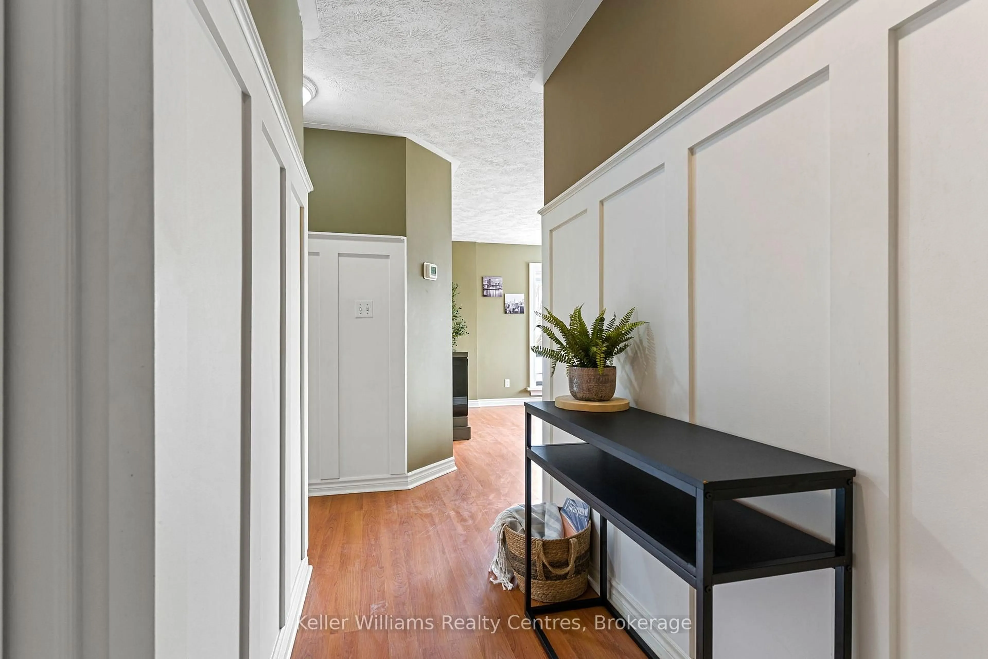 Indoor entryway for 1717 2nd Ave #505, Owen Sound Ontario N4K 6V4