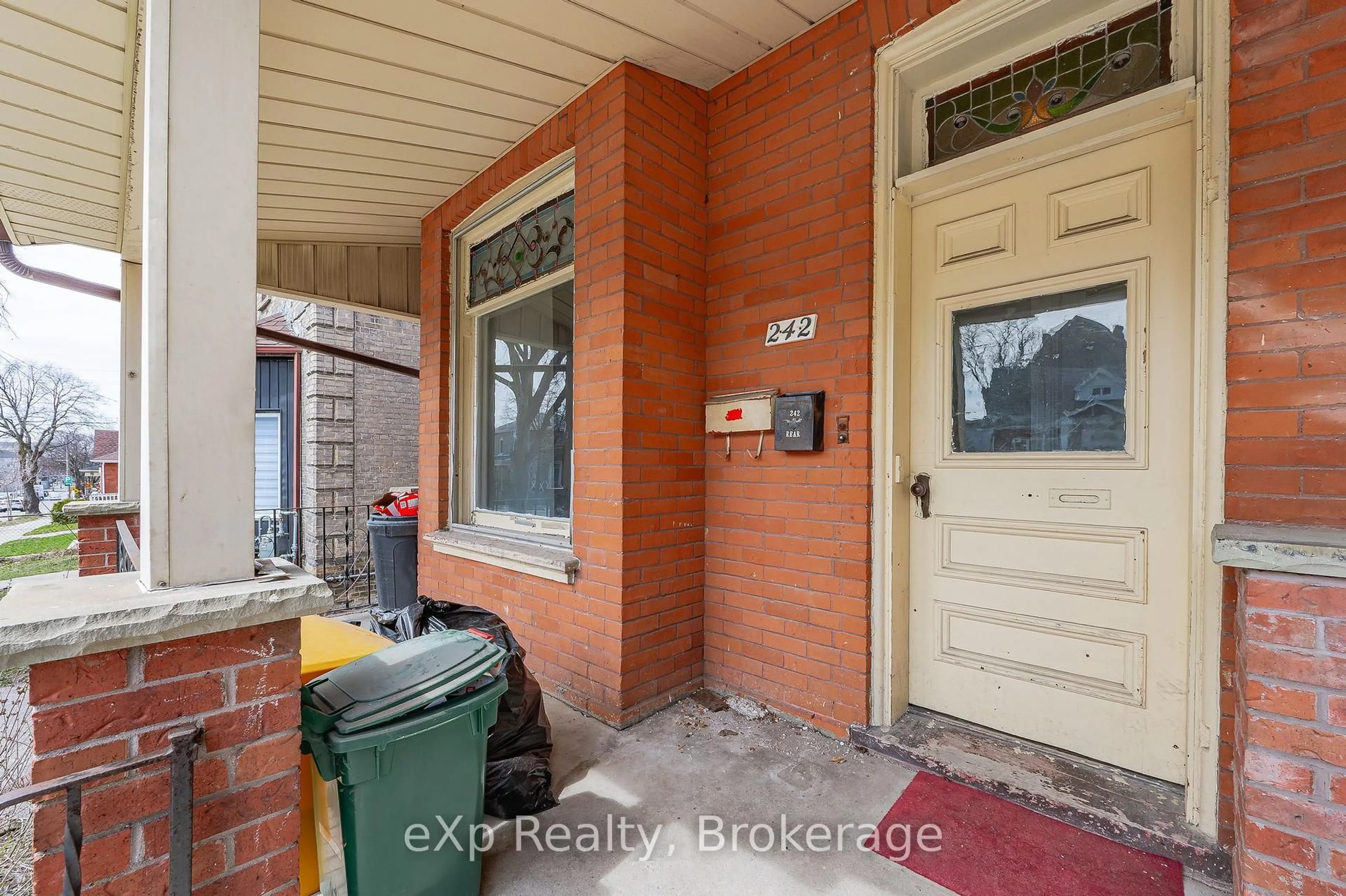 Indoor entryway for 242 Dalhousie St, Brant Ontario N3S 3T9