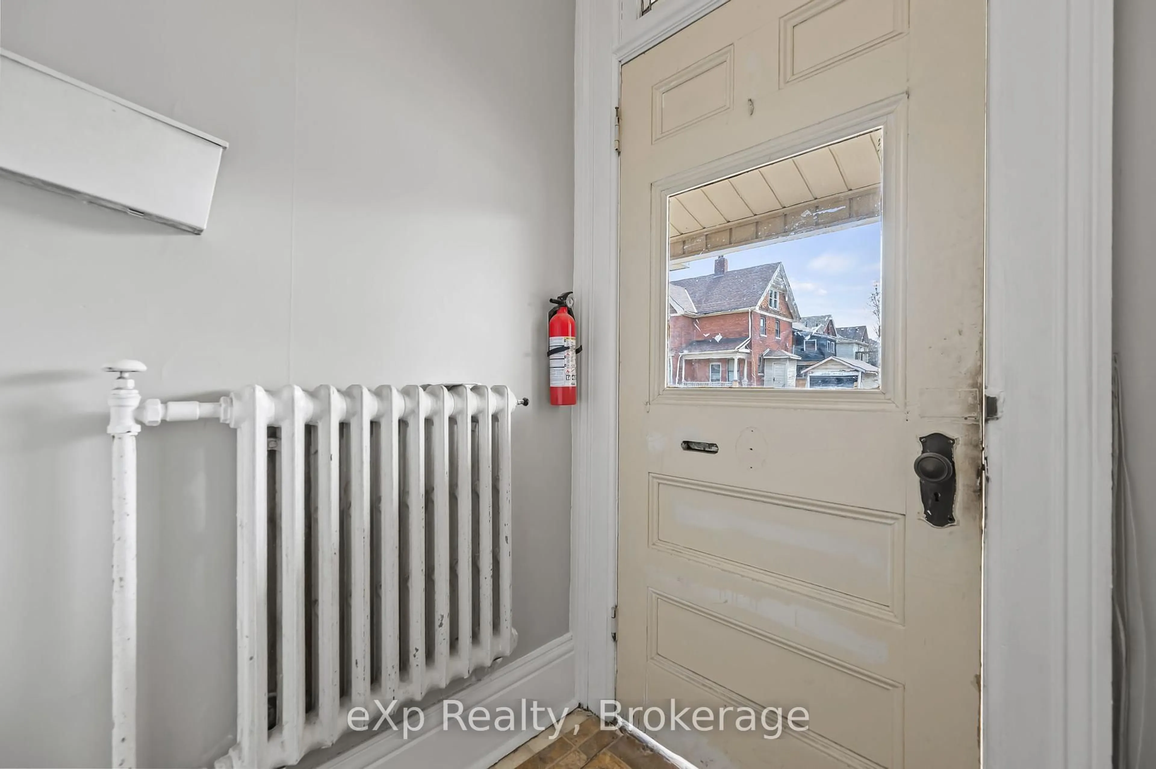 Indoor entryway for 242 Dalhousie St, Brant Ontario N3S 3T9