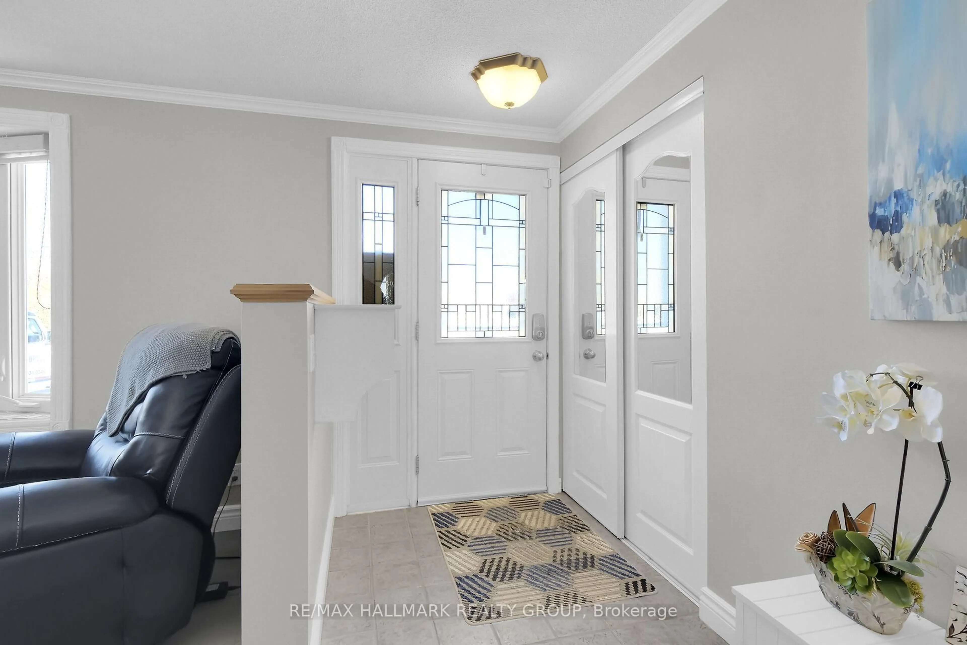 Indoor entryway for 380 Amiens St, Ottawa Ontario K1E 1P2
