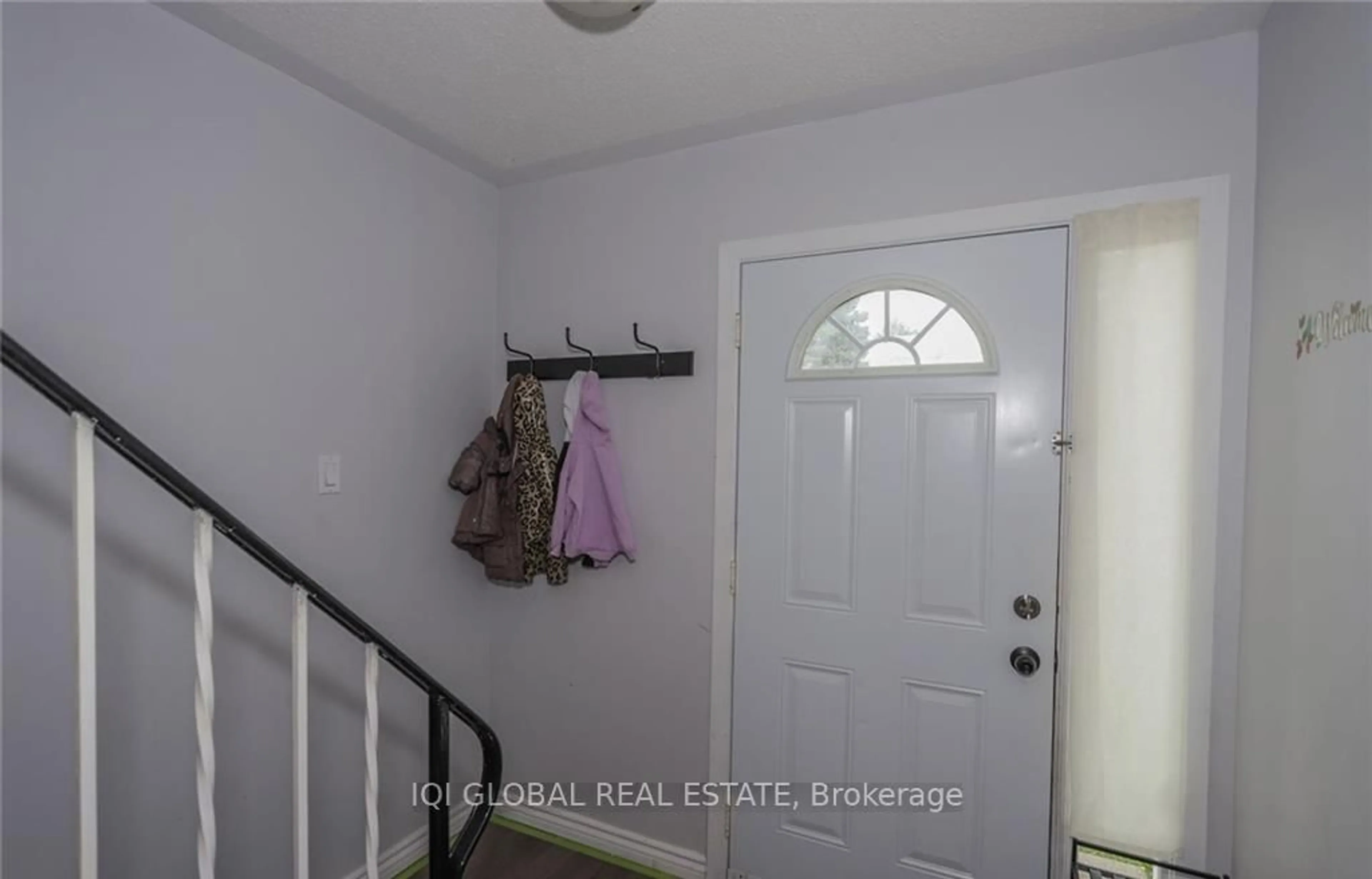 Indoor entryway for 1775 Culver Dr, London East Ontario N5V 3H6