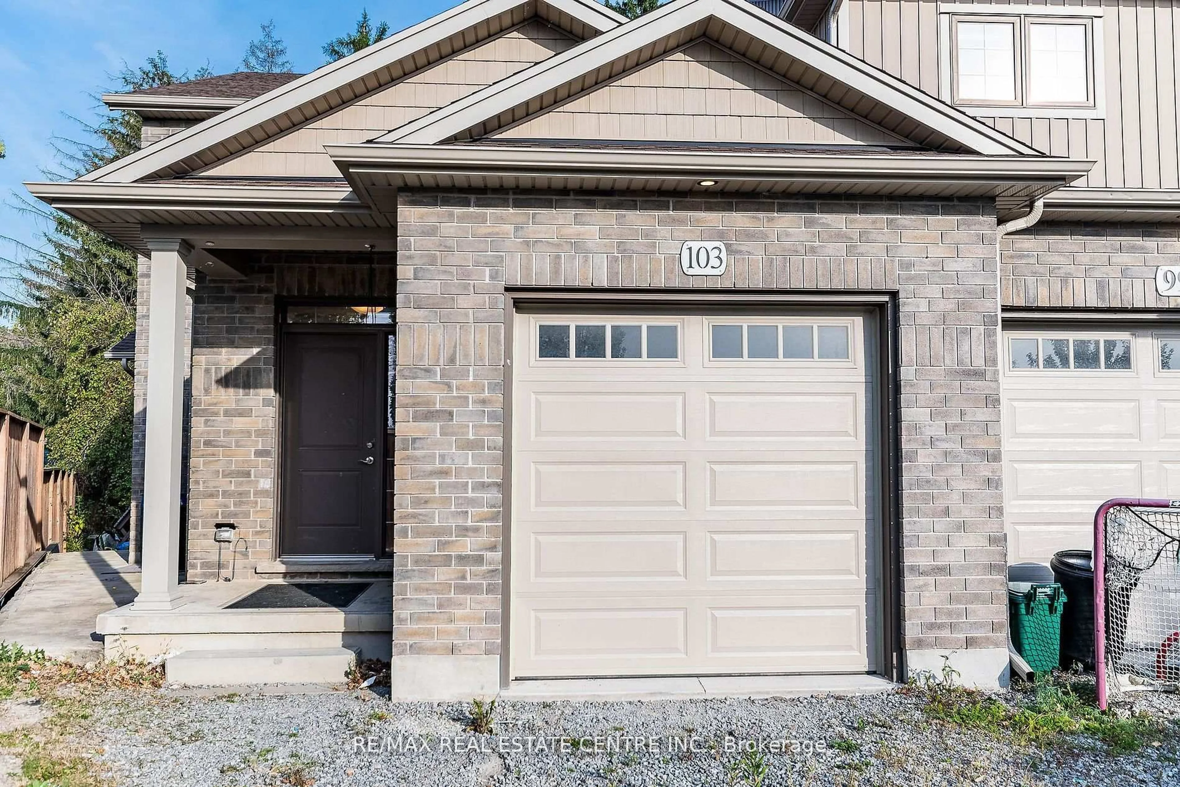 Home with brick exterior material, street for 103 Manhattan Crt, St. Catharines Ontario L2R 0B8