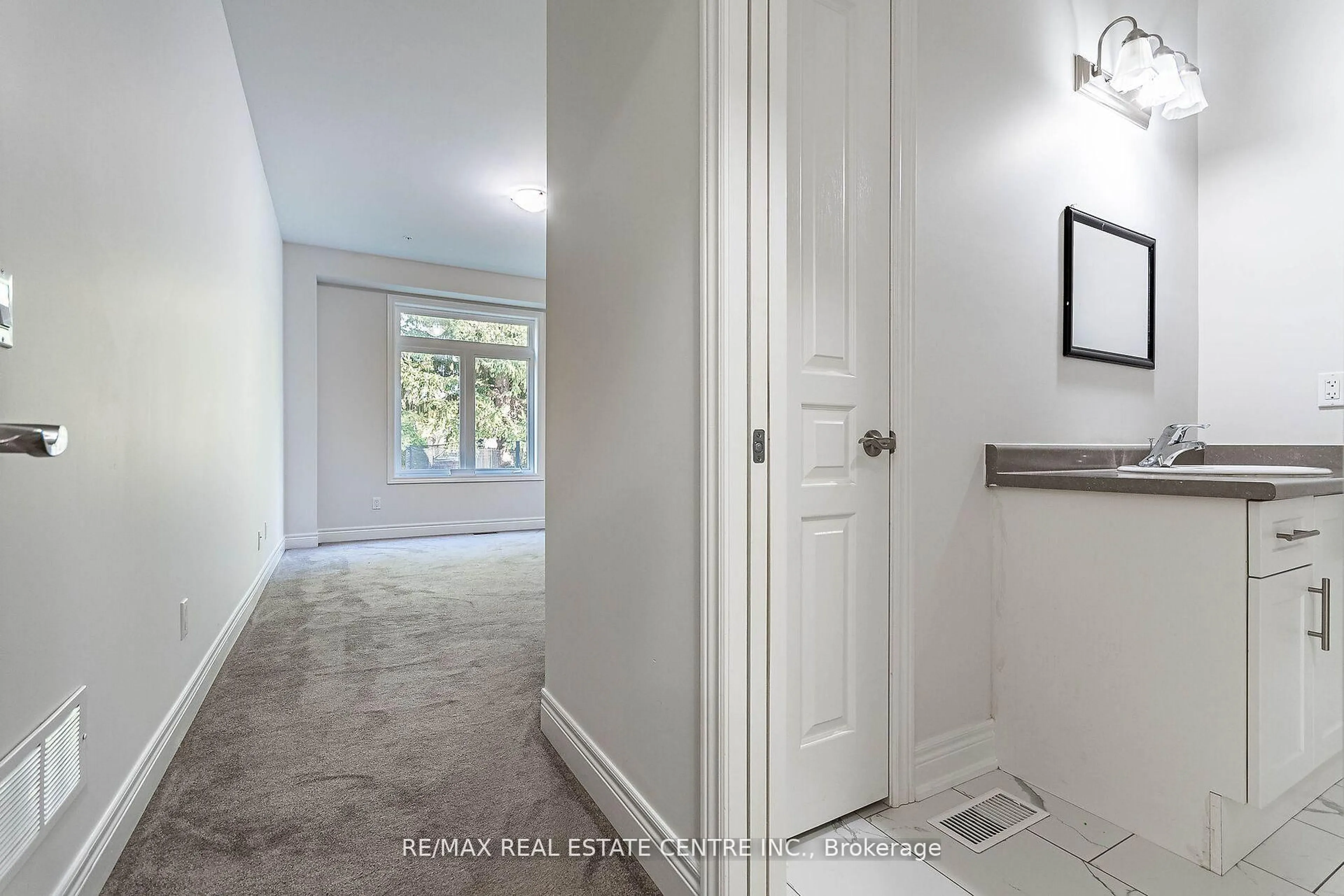 Unknown for 103 Manhattan Crt, St. Catharines Ontario L2R 0B8