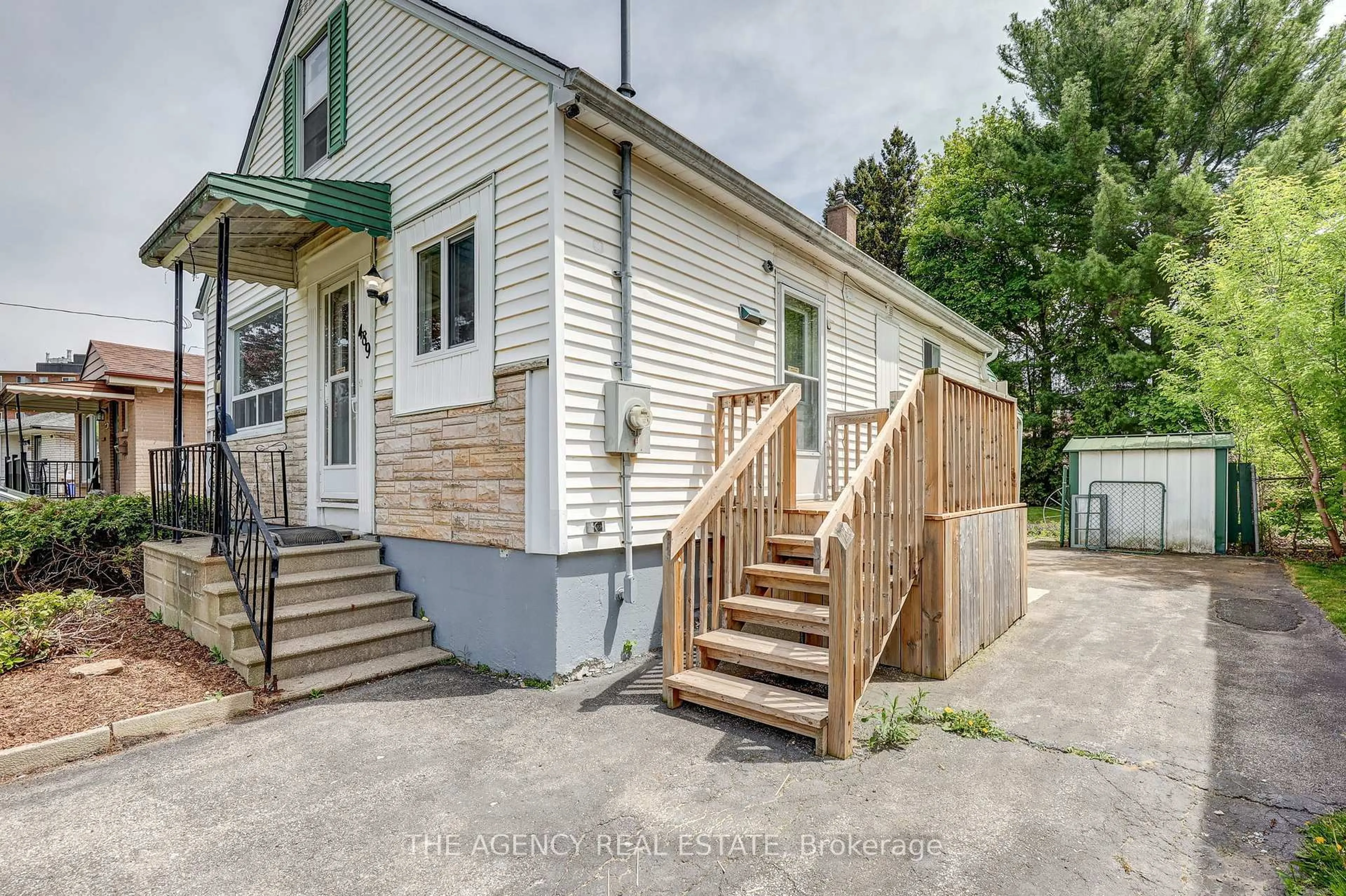Unknown for 489 Salisbury St, London East Ontario N5Y 3B4