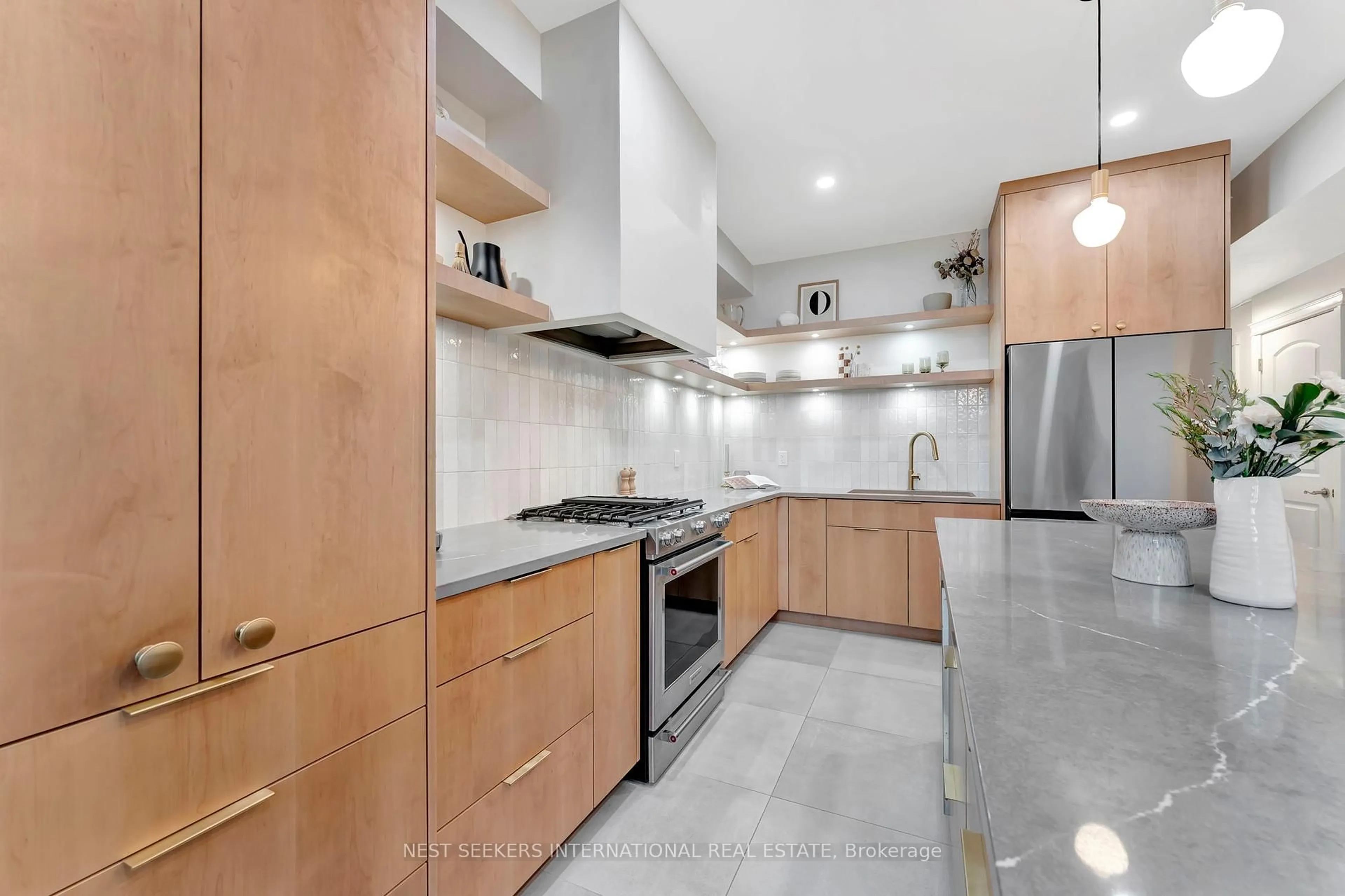 Unknown for 555 King St #303, Kitchener Ontario N2G 2L9