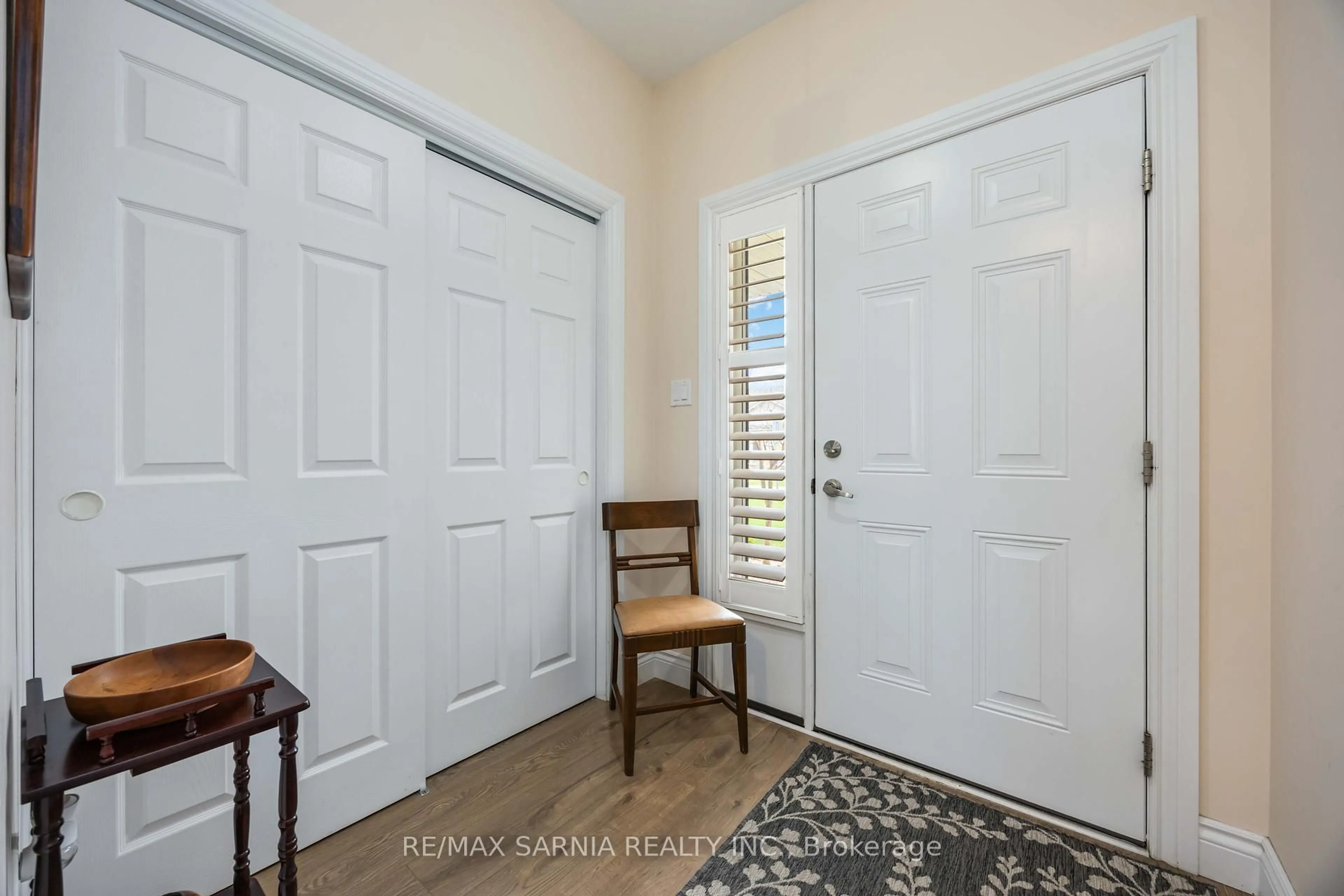 Indoor entryway for 5969 Townsend Line #6, Lambton Shores Ontario N0N 1J0