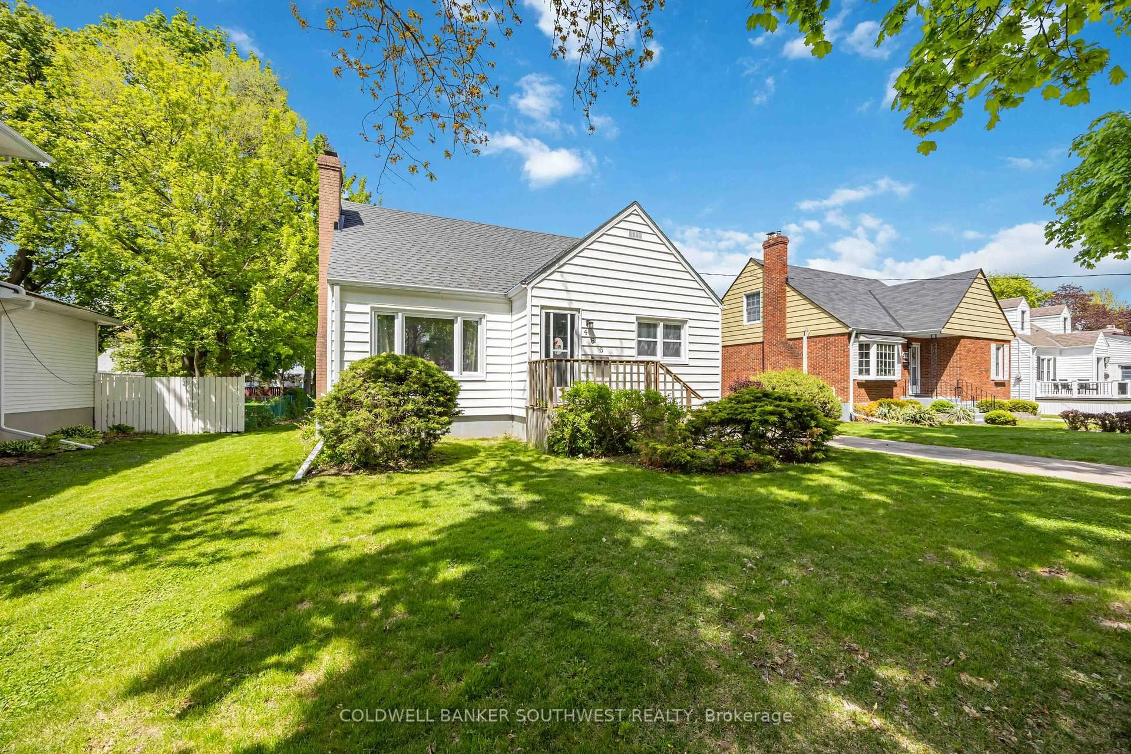 A pic from outside/outdoor area/front of a property/back of a property/a pic from drone, street for 466 Maxwell St, Sarnia Ontario N7T 5E5