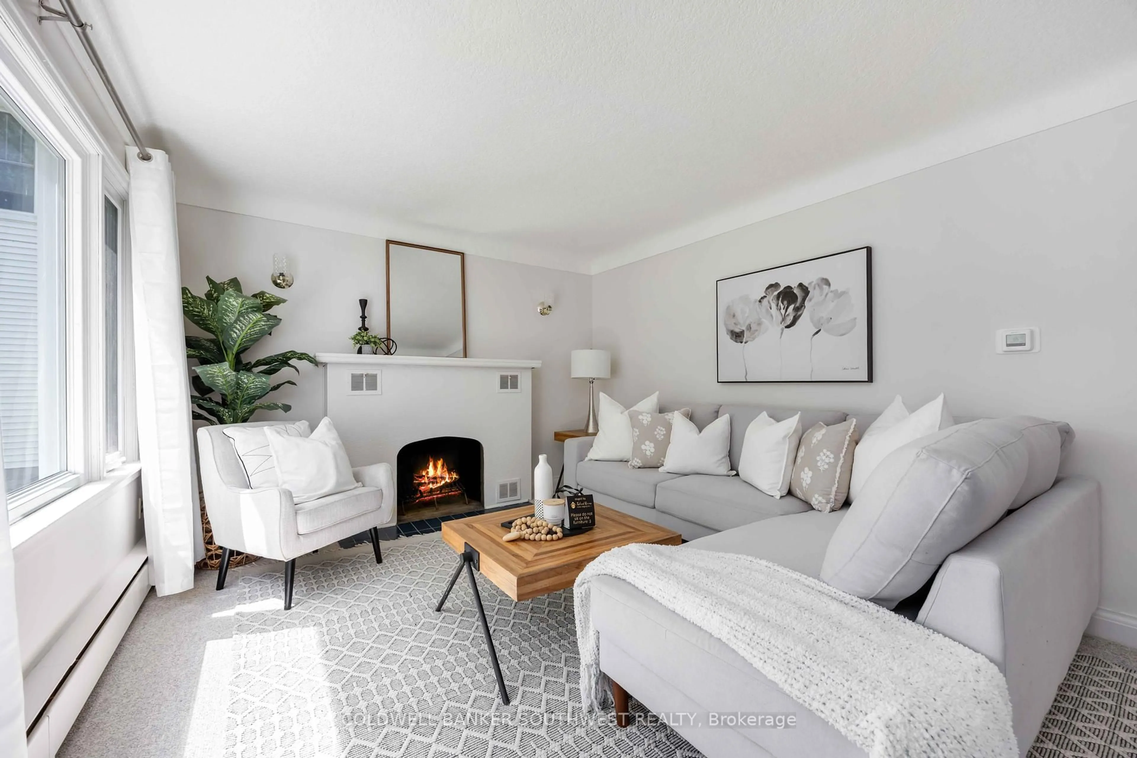 Living room with furniture, unknown for 466 Maxwell St, Sarnia Ontario N7T 5E5