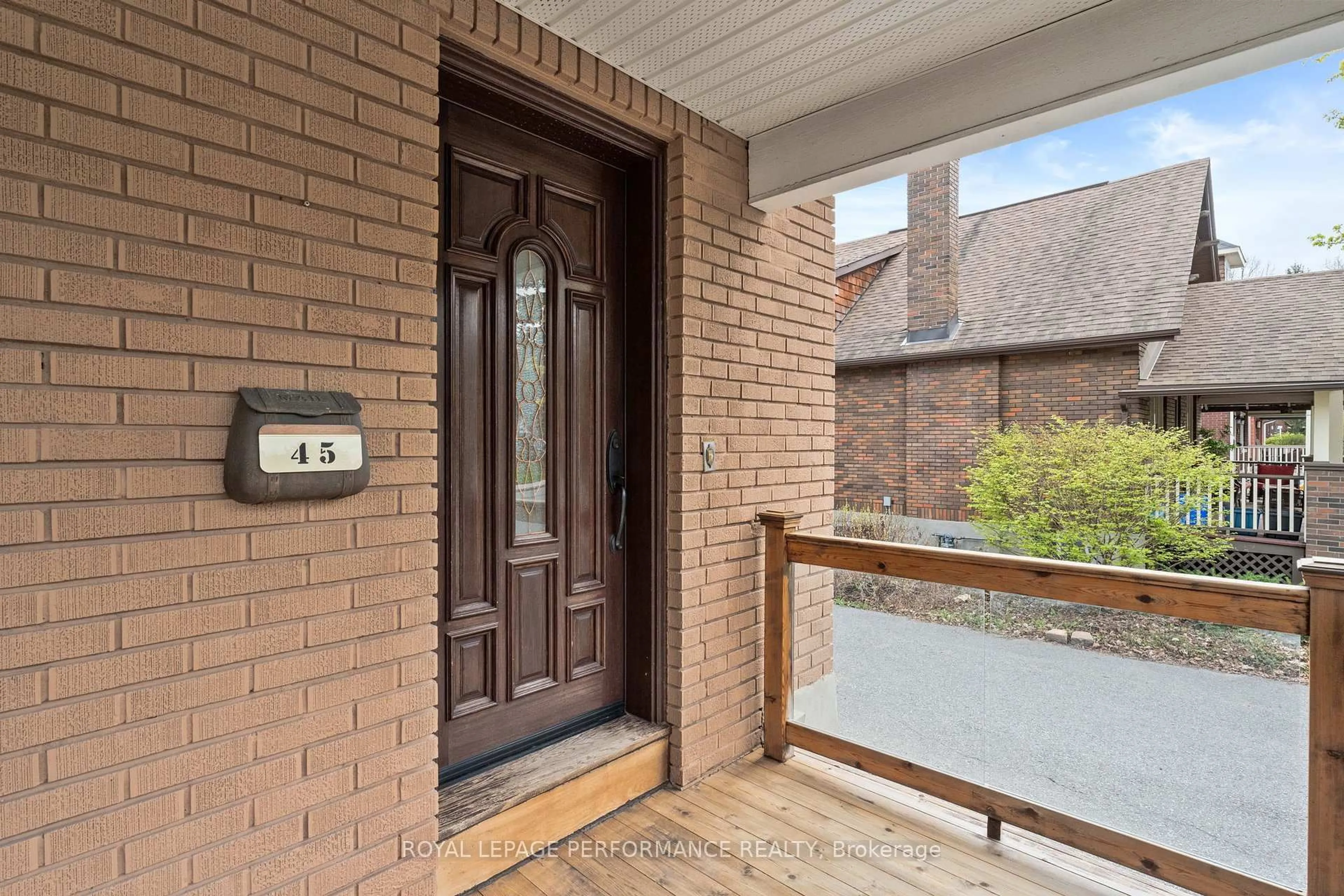 Indoor entryway for 45 HAMPTON Ave, Ottawa Ontario K1Y 0N1