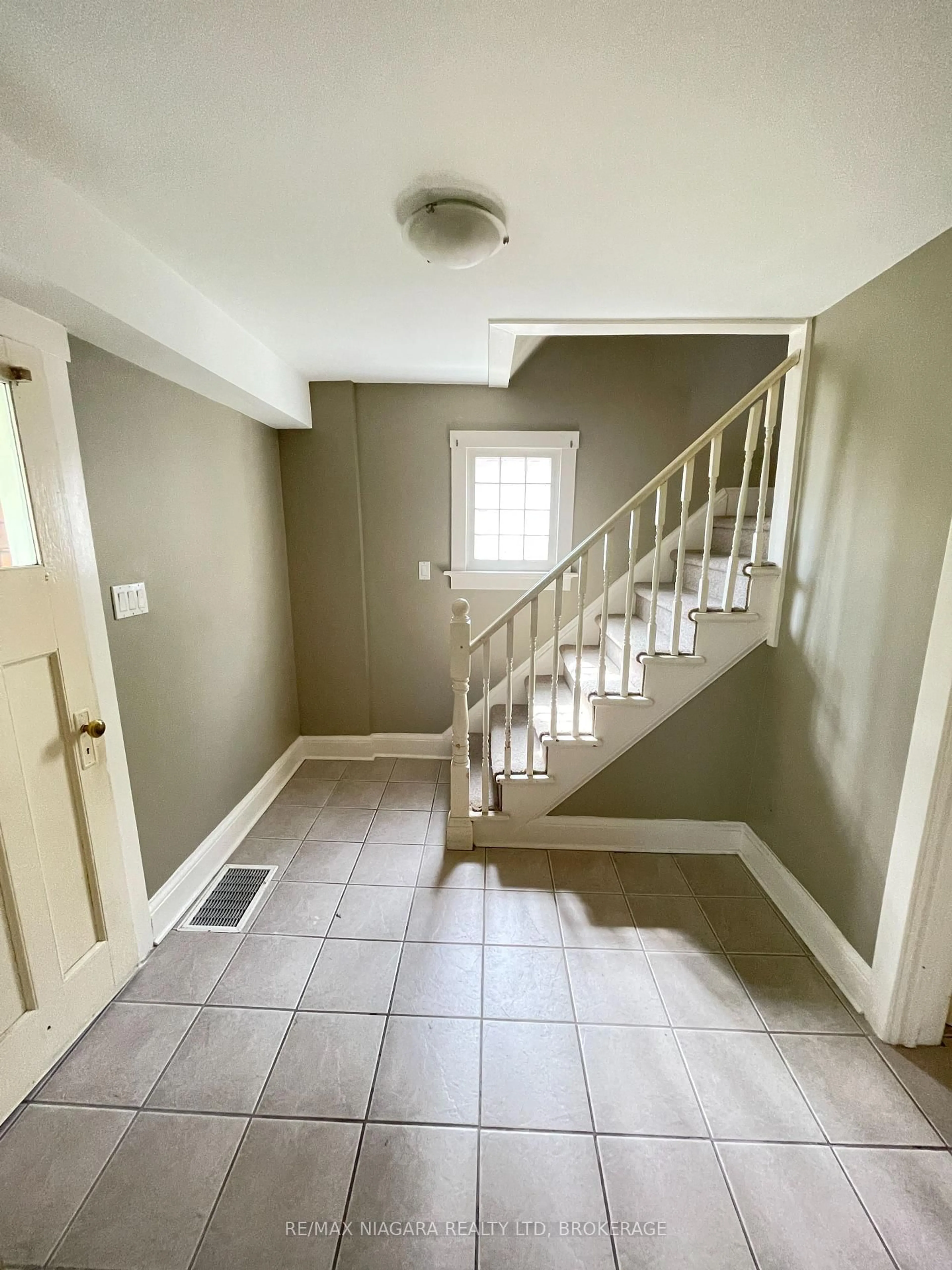 Unknown for 249 Russell Ave, St. Catharines Ontario L2R 1X1