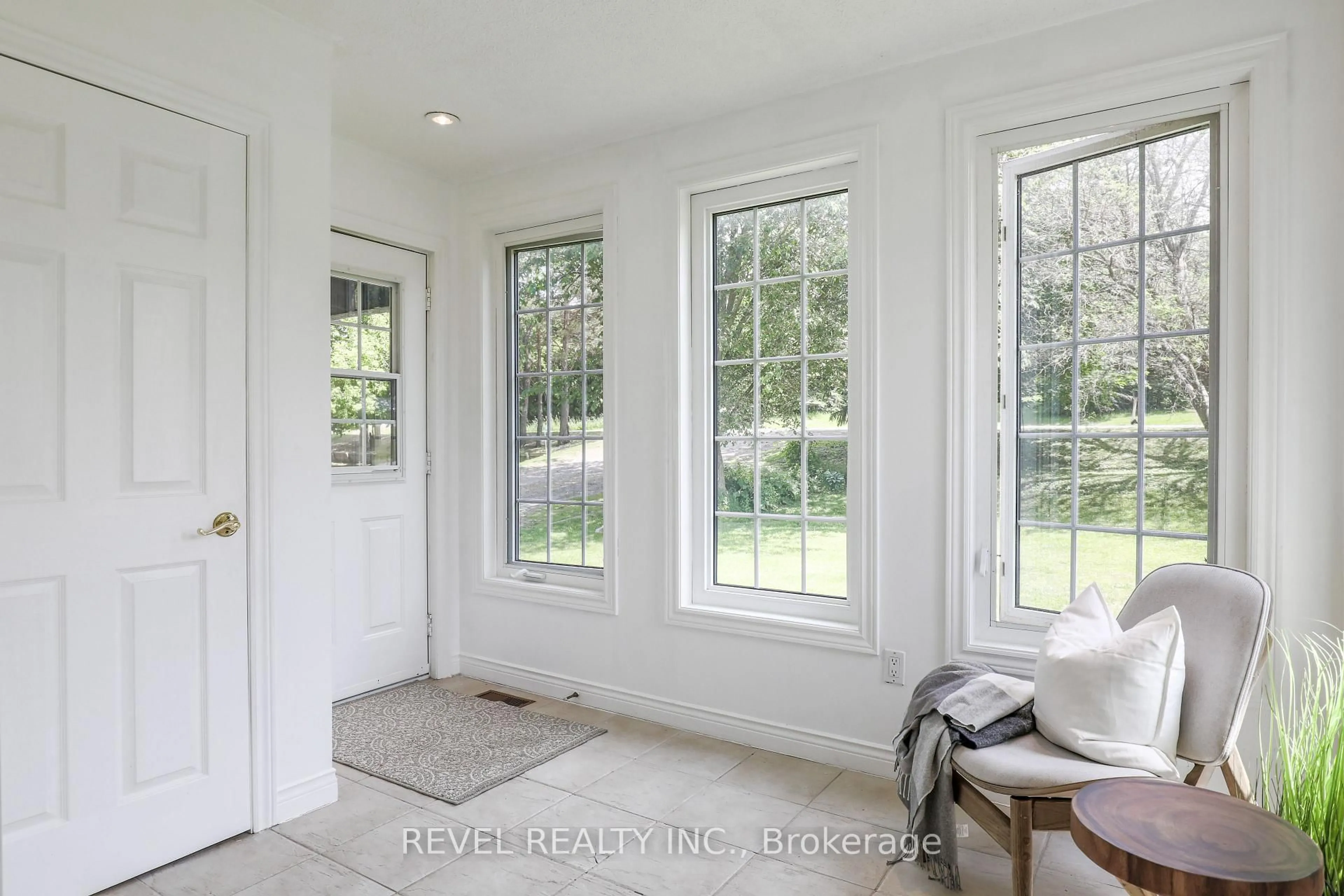 Indoor entryway for 27 Island View Rd, Kawartha Lakes Ontario K0M 2C0