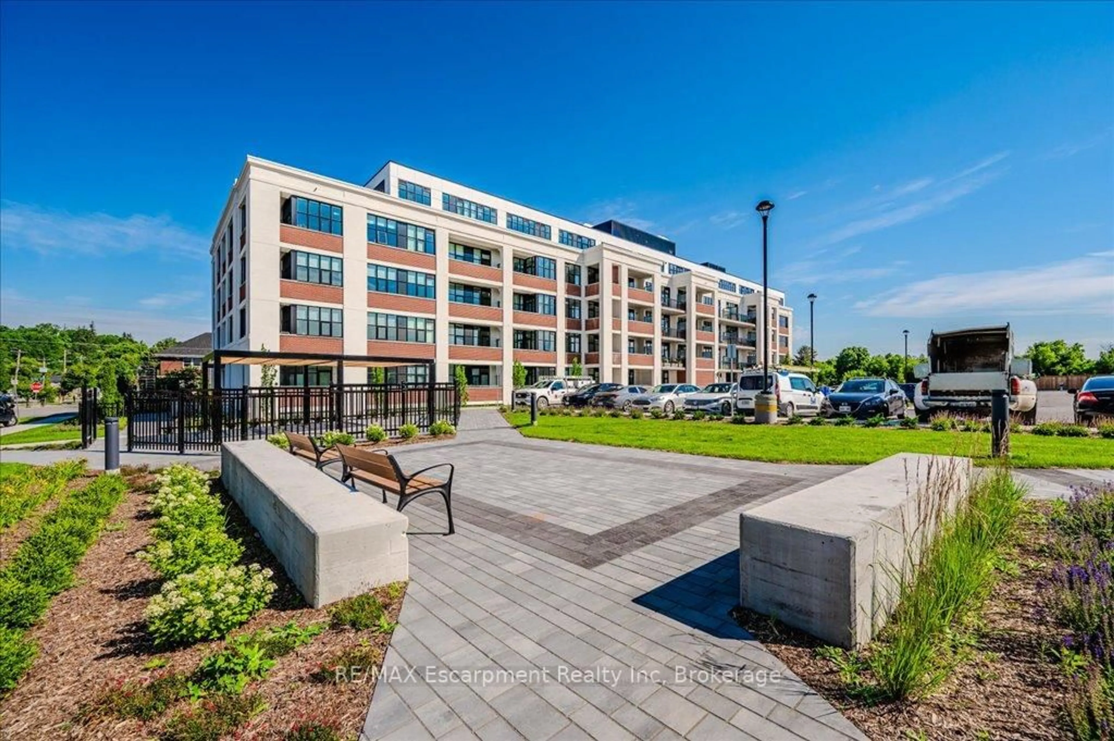 Unknown for 120 Huron St #528, Guelph Ontario N1E 0T8