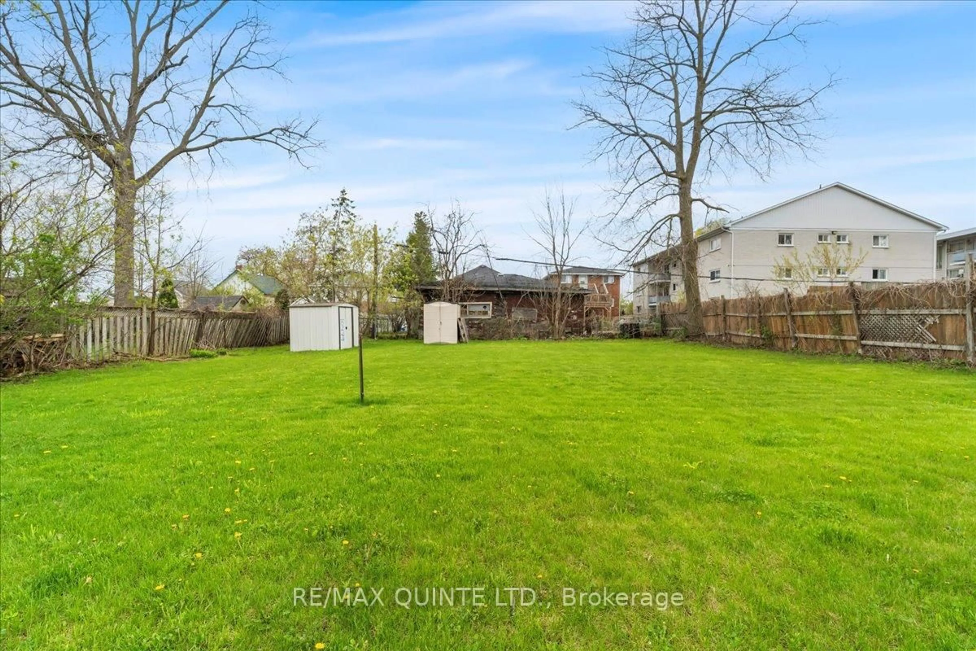 A pic from outside/outdoor area/front of a property/back of a property/a pic from drone, unknown for 10 Grier St, Belleville Ontario K8P 2Z7