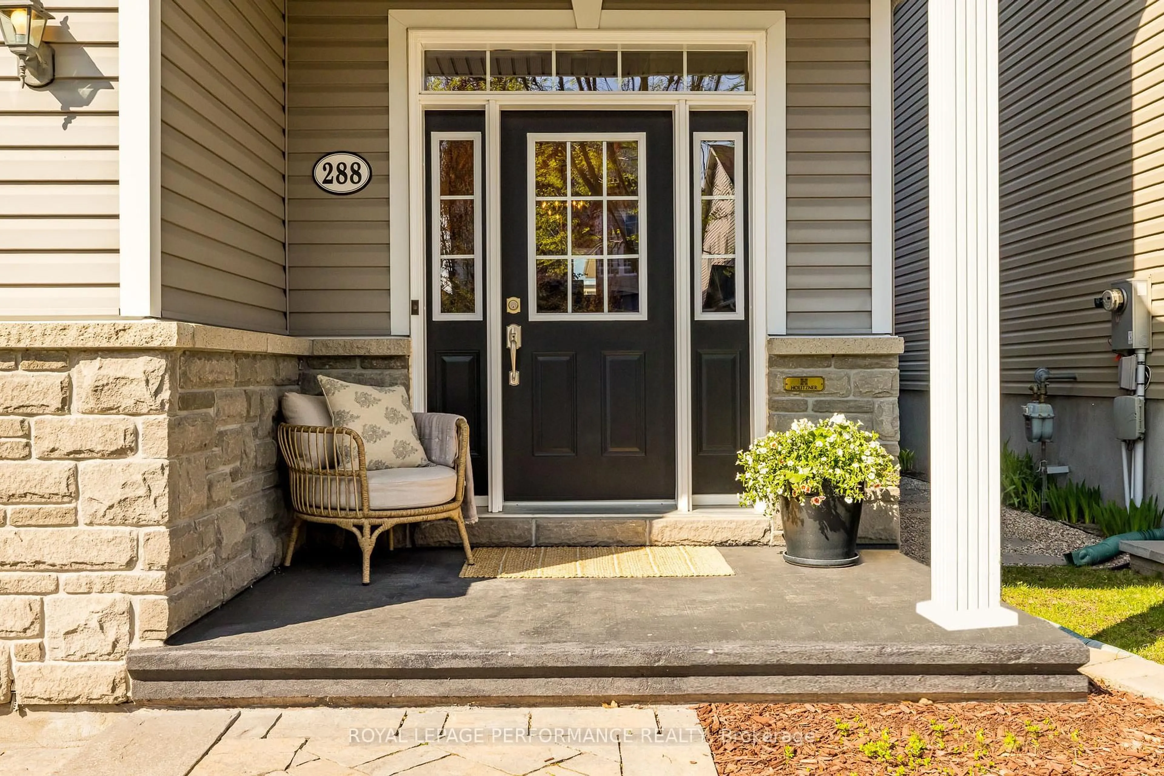 Indoor entryway for 288 Harthill Way, Ottawa Ontario K2J 0P3