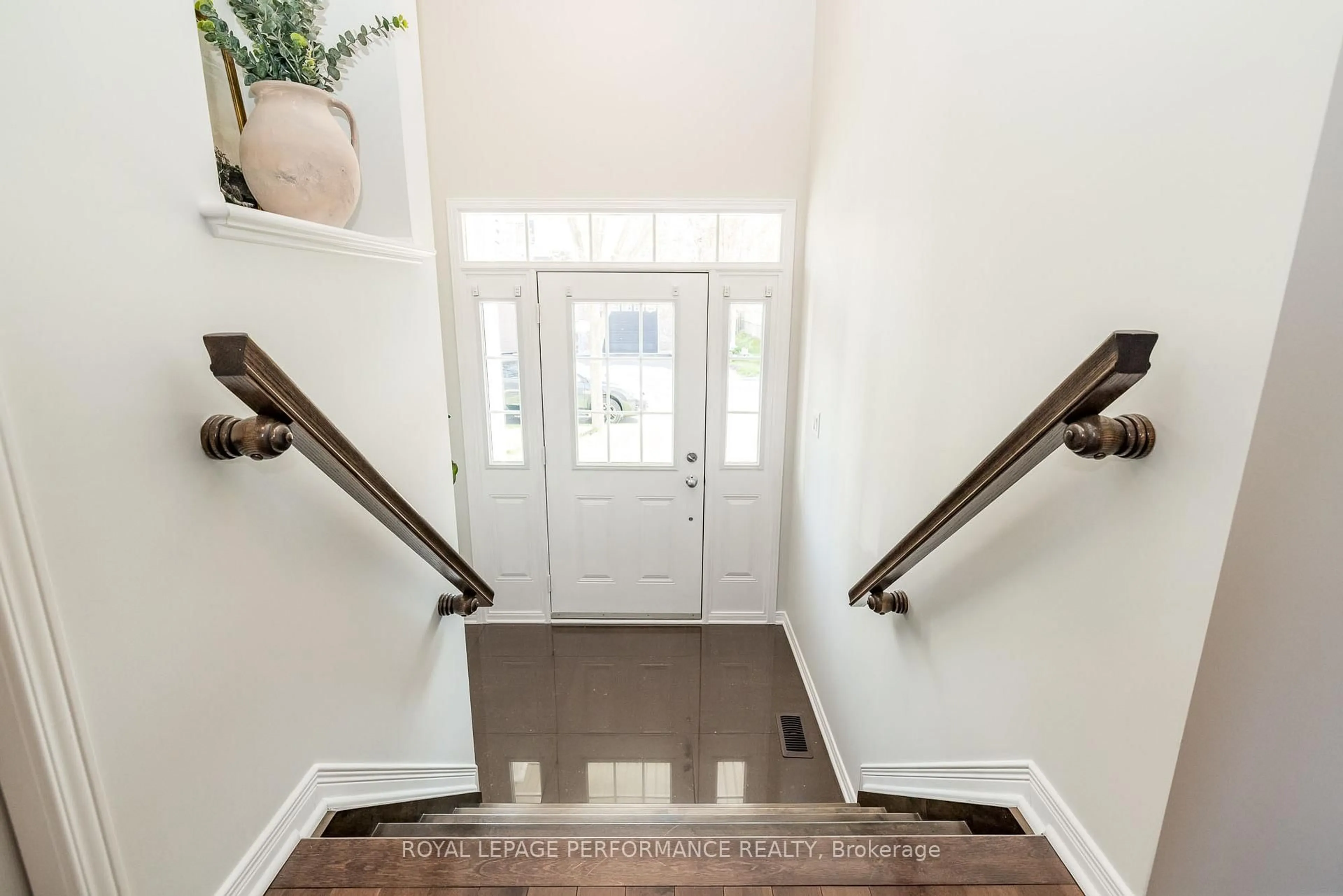 Indoor entryway for 288 Harthill Way, Ottawa Ontario K2J 0P3