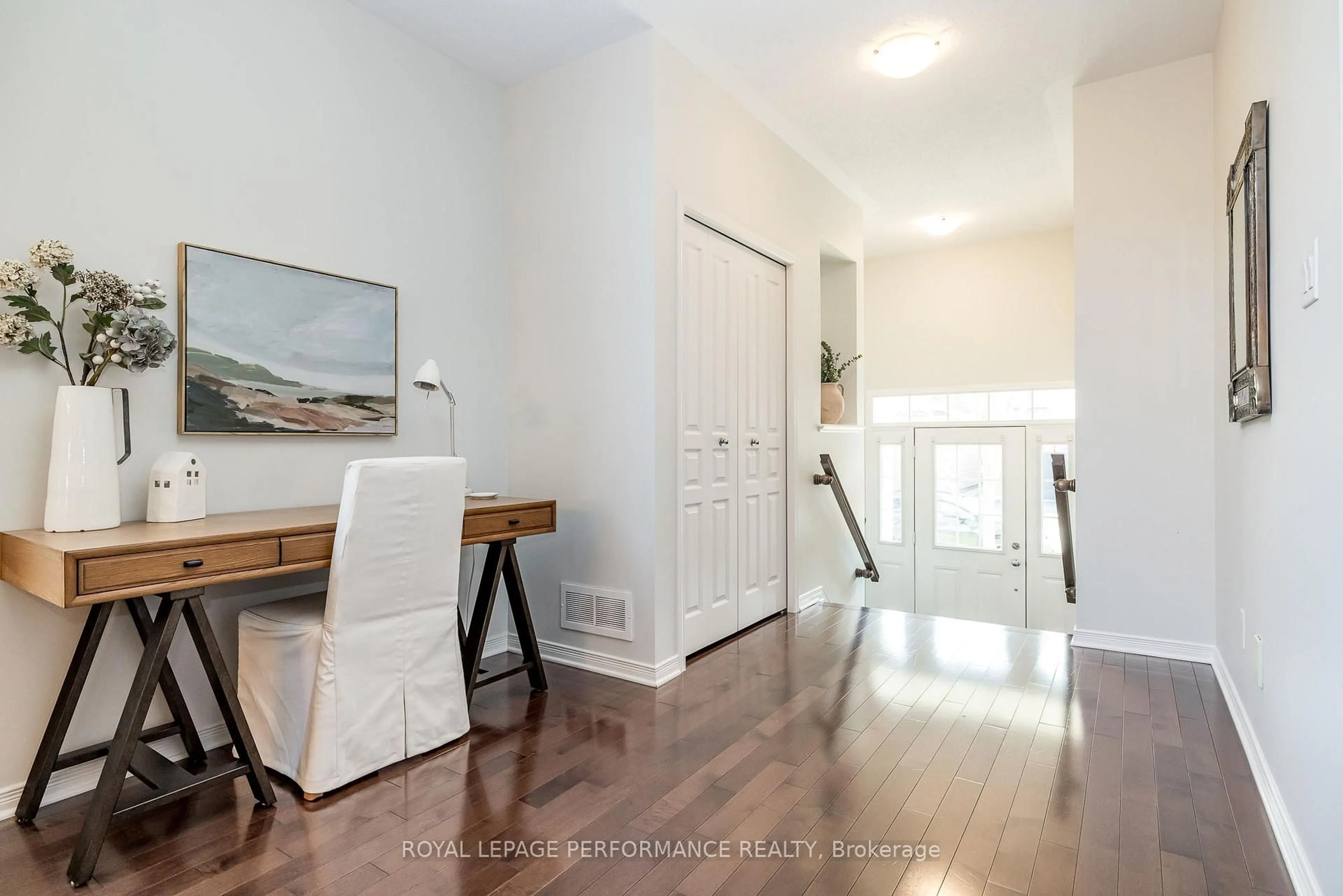 Indoor entryway for 288 Harthill Way, Ottawa Ontario K2J 0P3