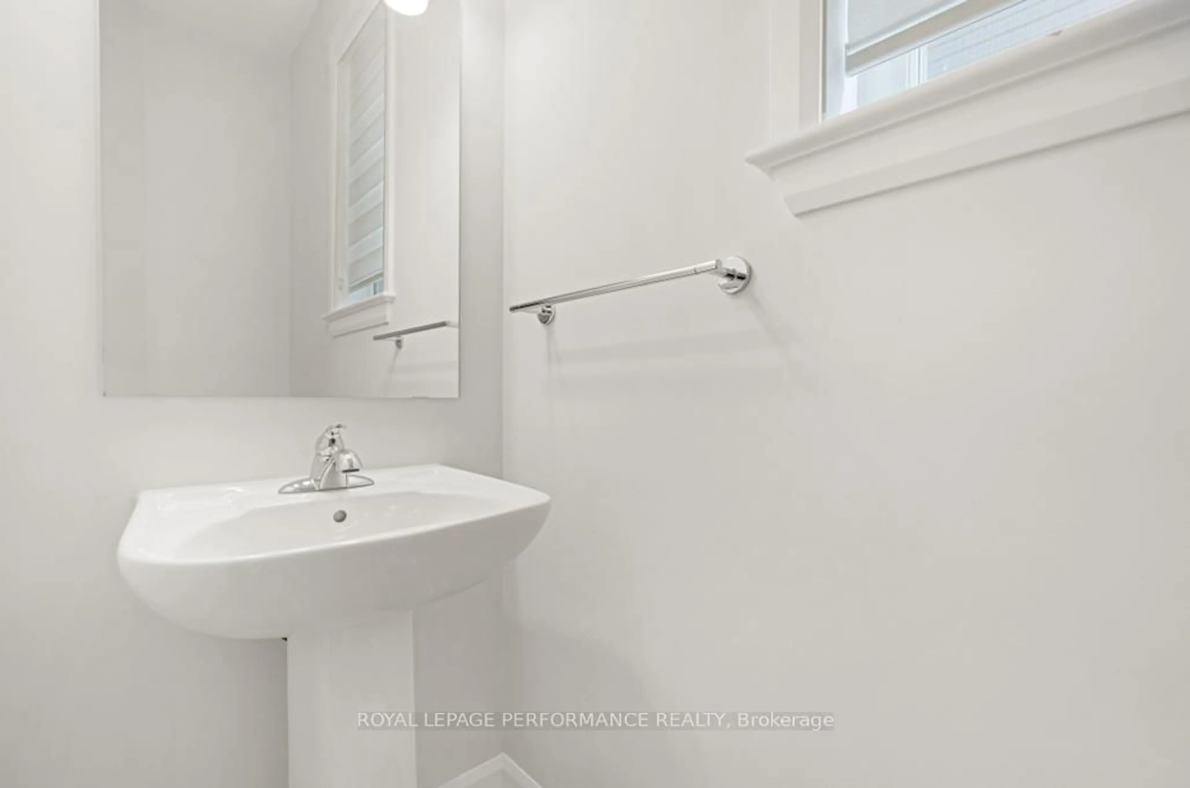Standard bathroom, ceramic/tile floor for 627 Taliesin Cres, Ottawa Ontario K2S 2W5