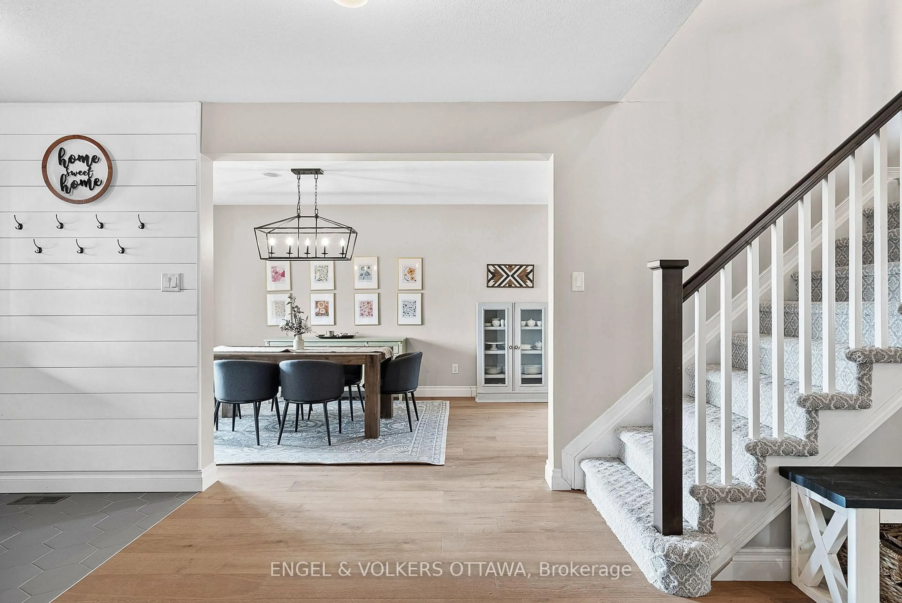 Indoor entryway for 26 Thresher Ave, Stittsville Ontario K2S 1X8