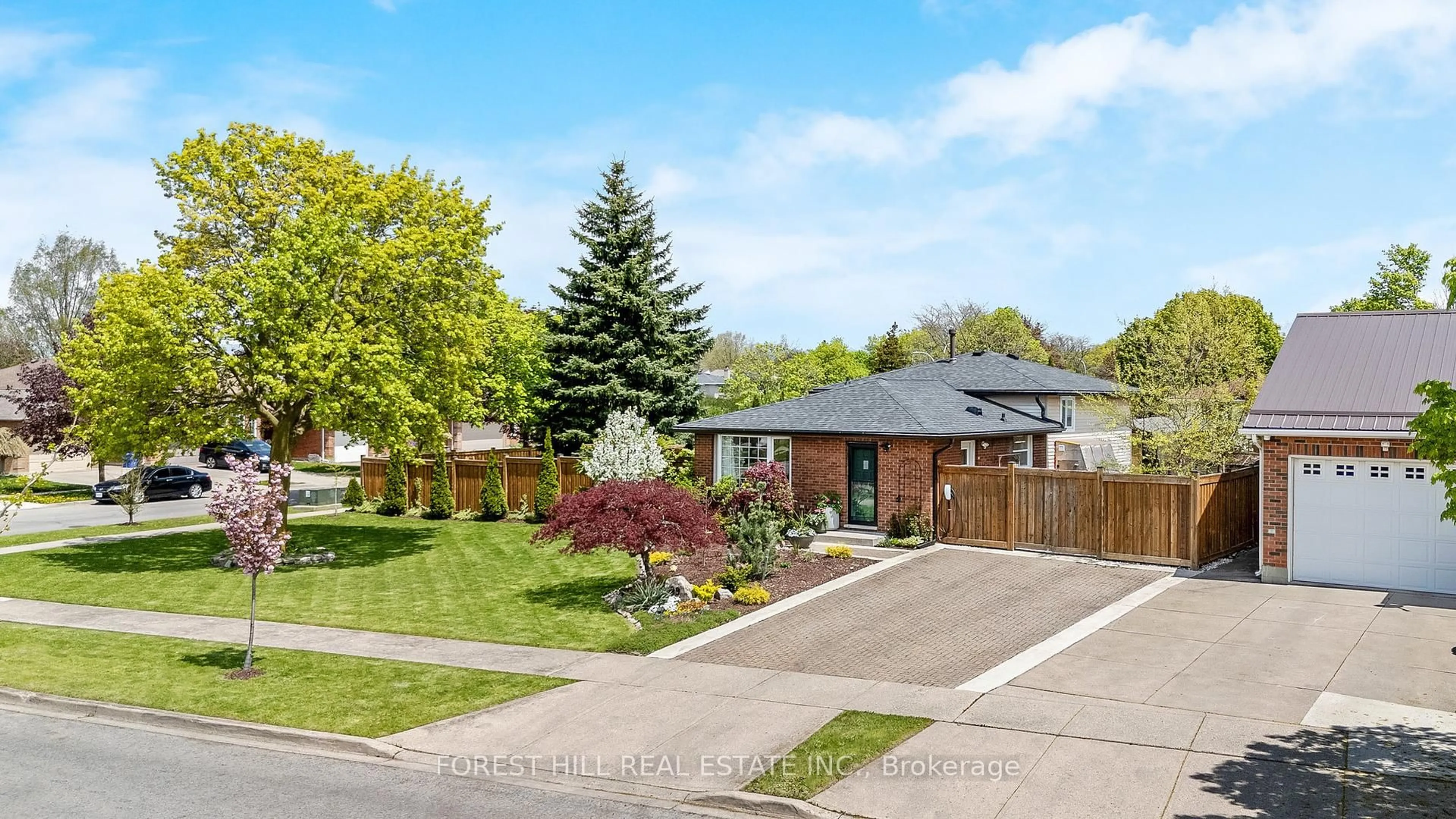 A pic from outside/outdoor area/front of a property/back of a property/a pic from drone, street for 99 Gordon Drummond Ave, Hamilton Ontario L8J 1E9
