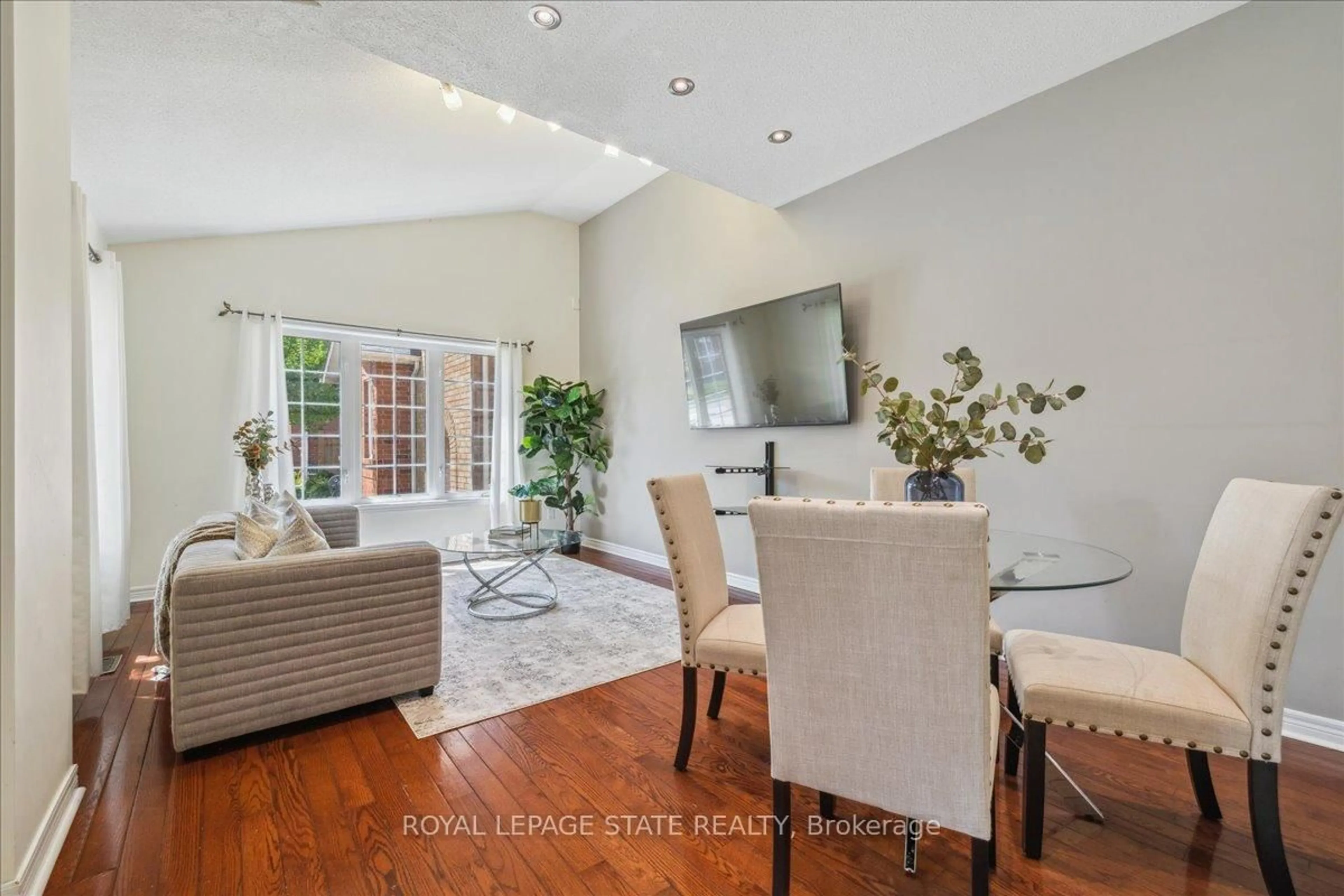Living room with furniture, unknown for 100 Beddoe Dr #16, Hamilton Ontario L8P 4Z2