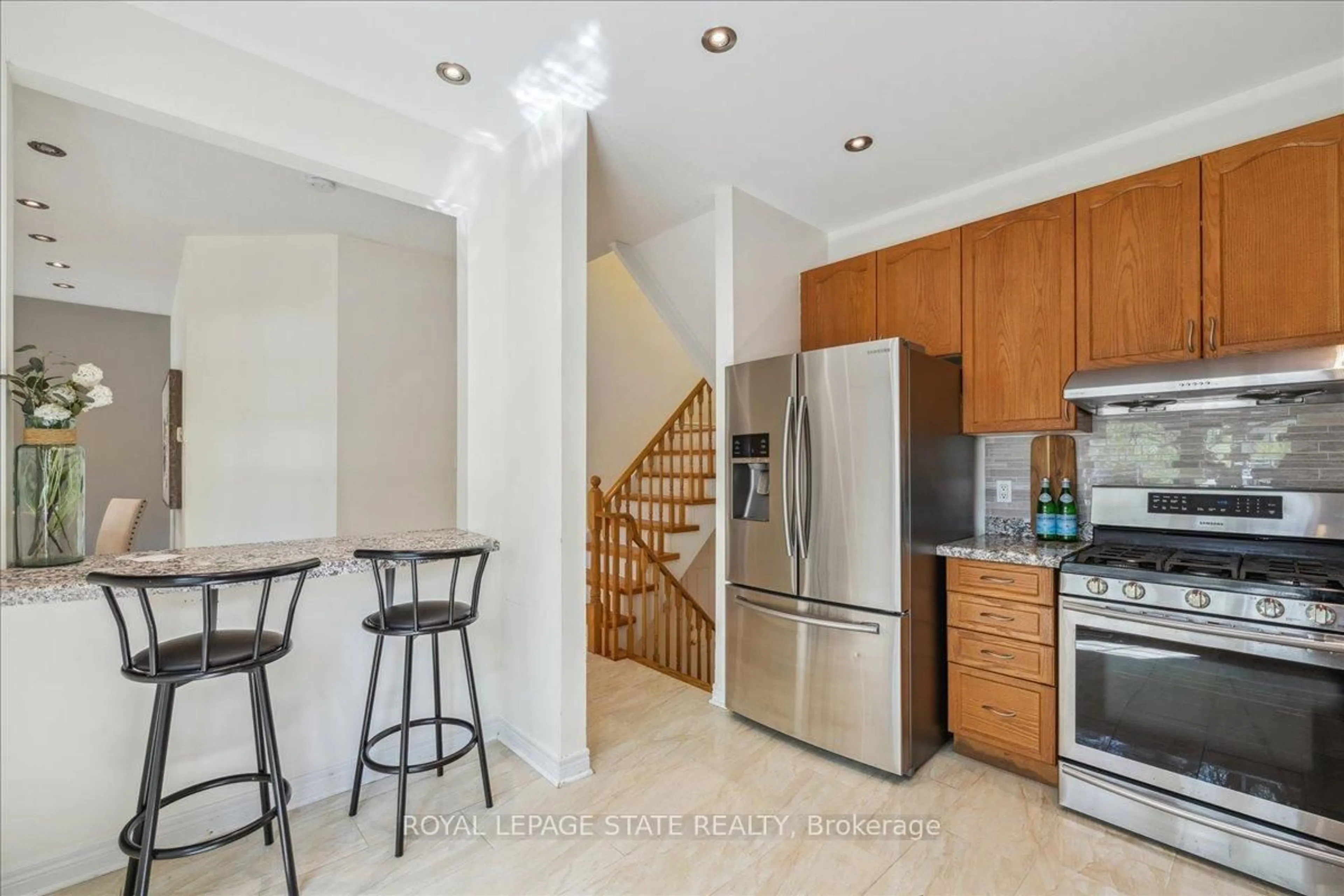 Open concept kitchen, unknown for 100 Beddoe Dr #16, Hamilton Ontario L8P 4Z2
