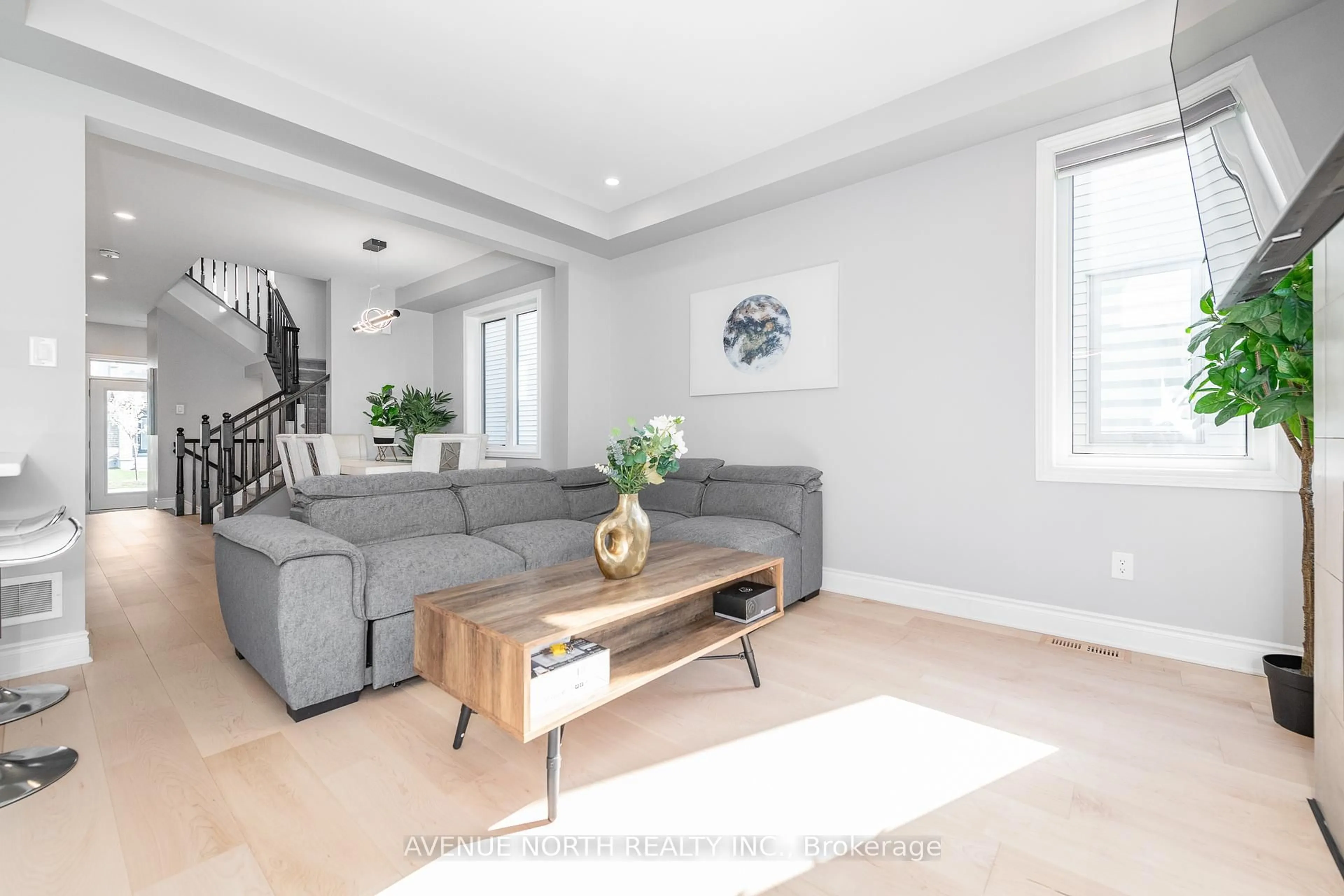 Living room with furniture, unknown for 608 Cygnus St, Ottawa Ontario K2J 7B1