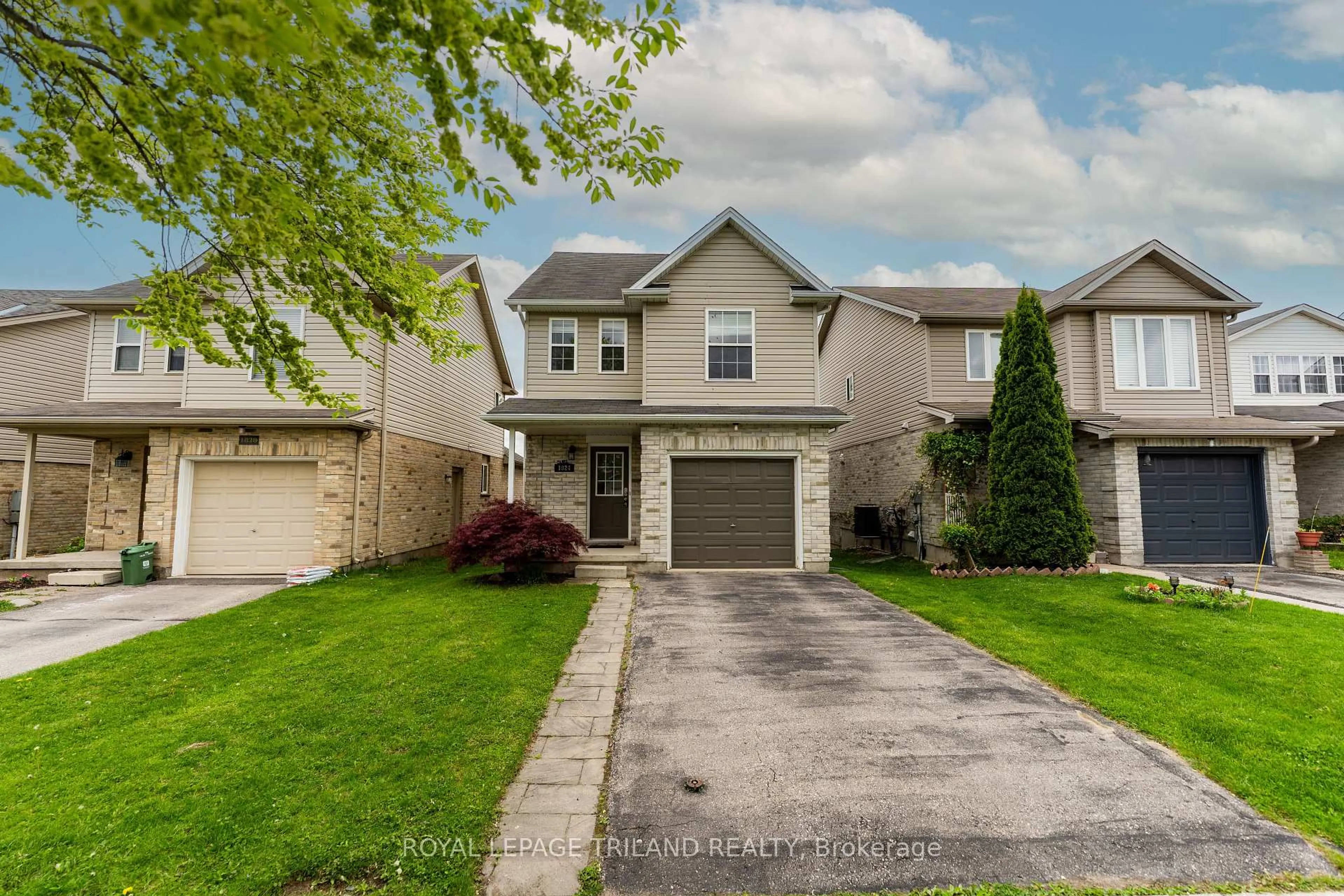 A pic from outside/outdoor area/front of a property/back of a property/a pic from drone, street for 1824 Bloom Cres, London North Ontario N5X 4N3