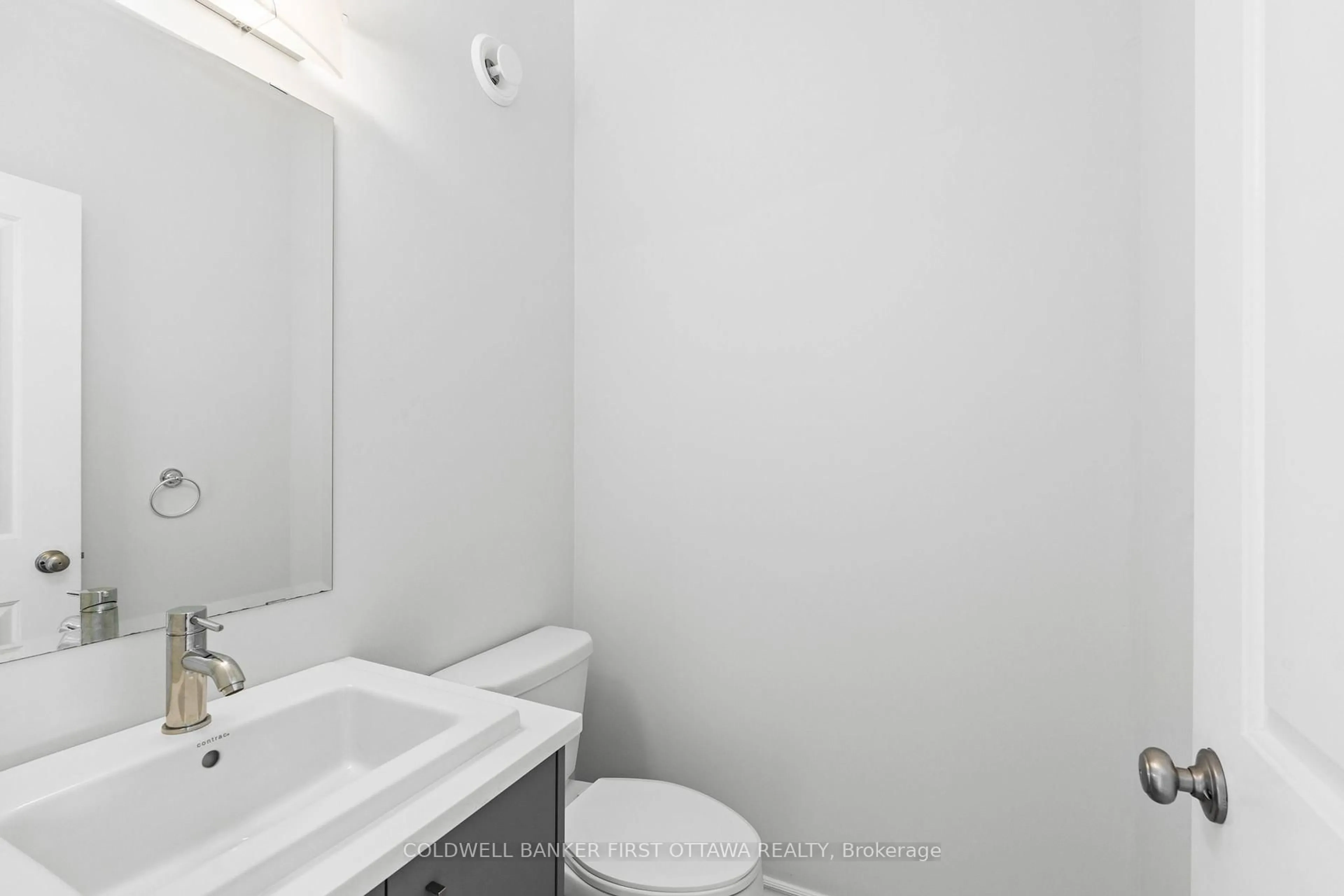 Standard bathroom, unknown for 47 SALAMANDER Way, Ottawa Ontario K1X 0E9