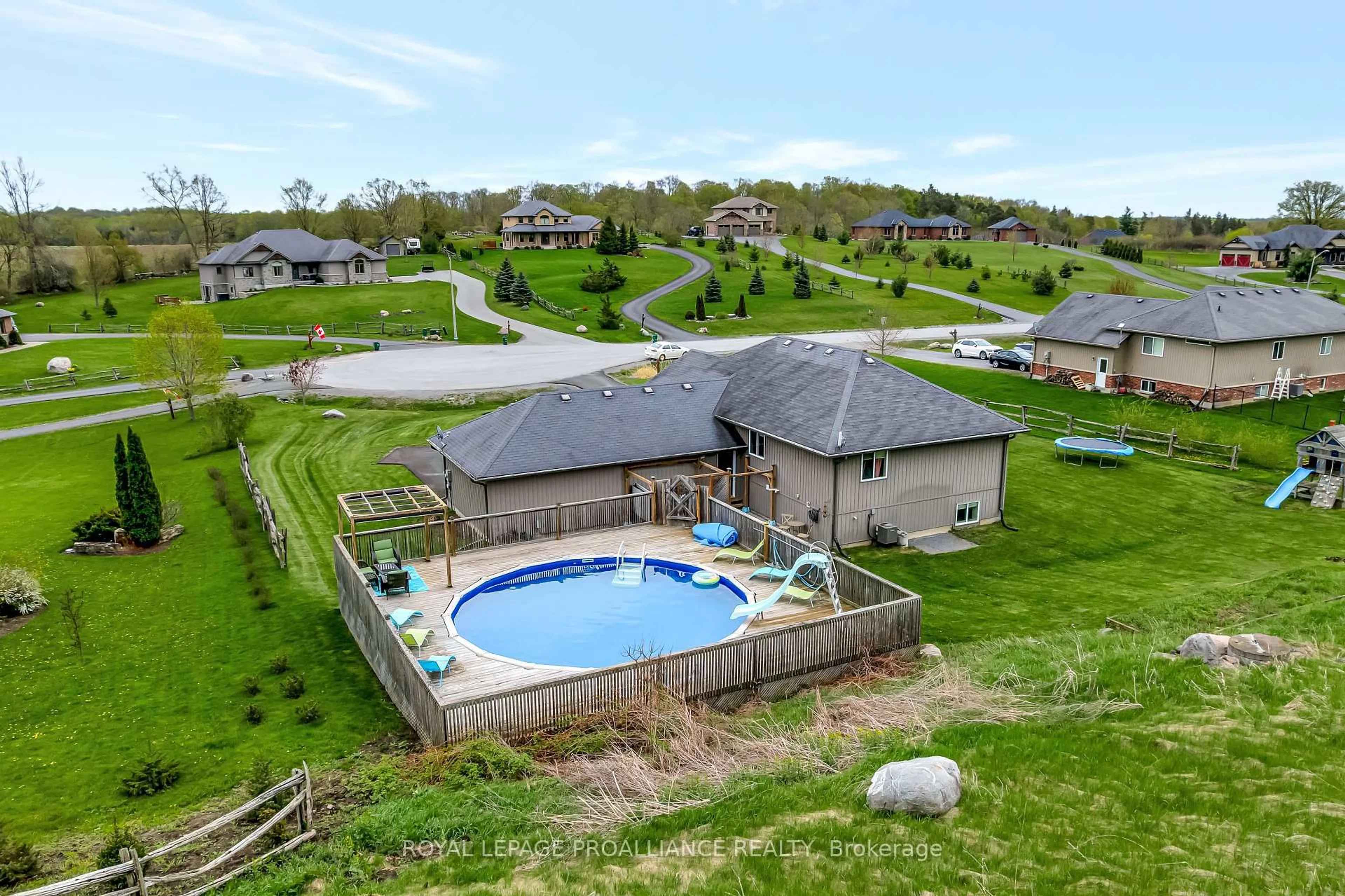 A pic from outside/outdoor area/front of a property/back of a property/a pic from drone, water/lake/river/ocean view for 118 Gentlebreeze Dr, Belleville Ontario K0K 2V0