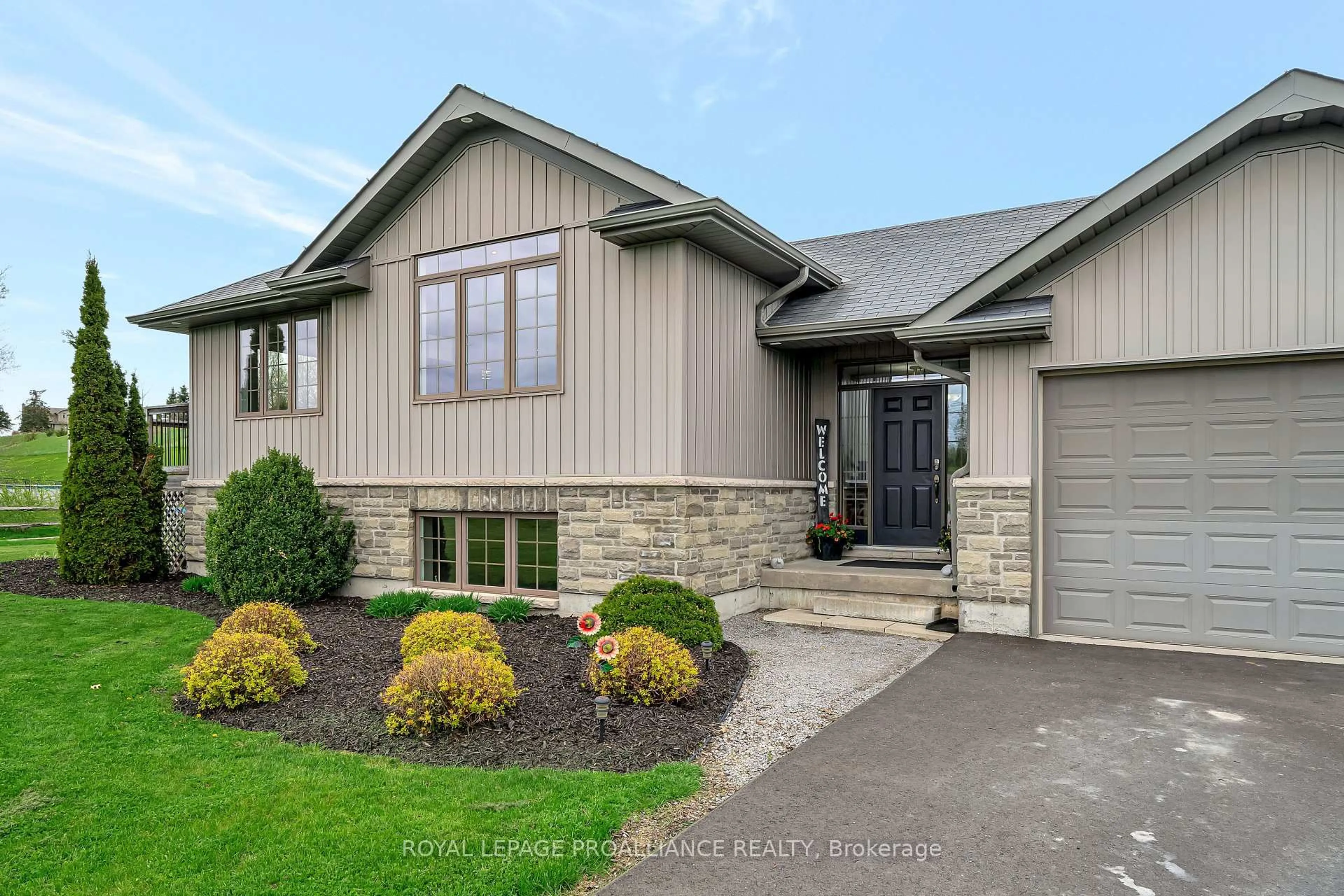 Home with brick exterior material, street for 118 Gentlebreeze Dr, Belleville Ontario K0K 2V0