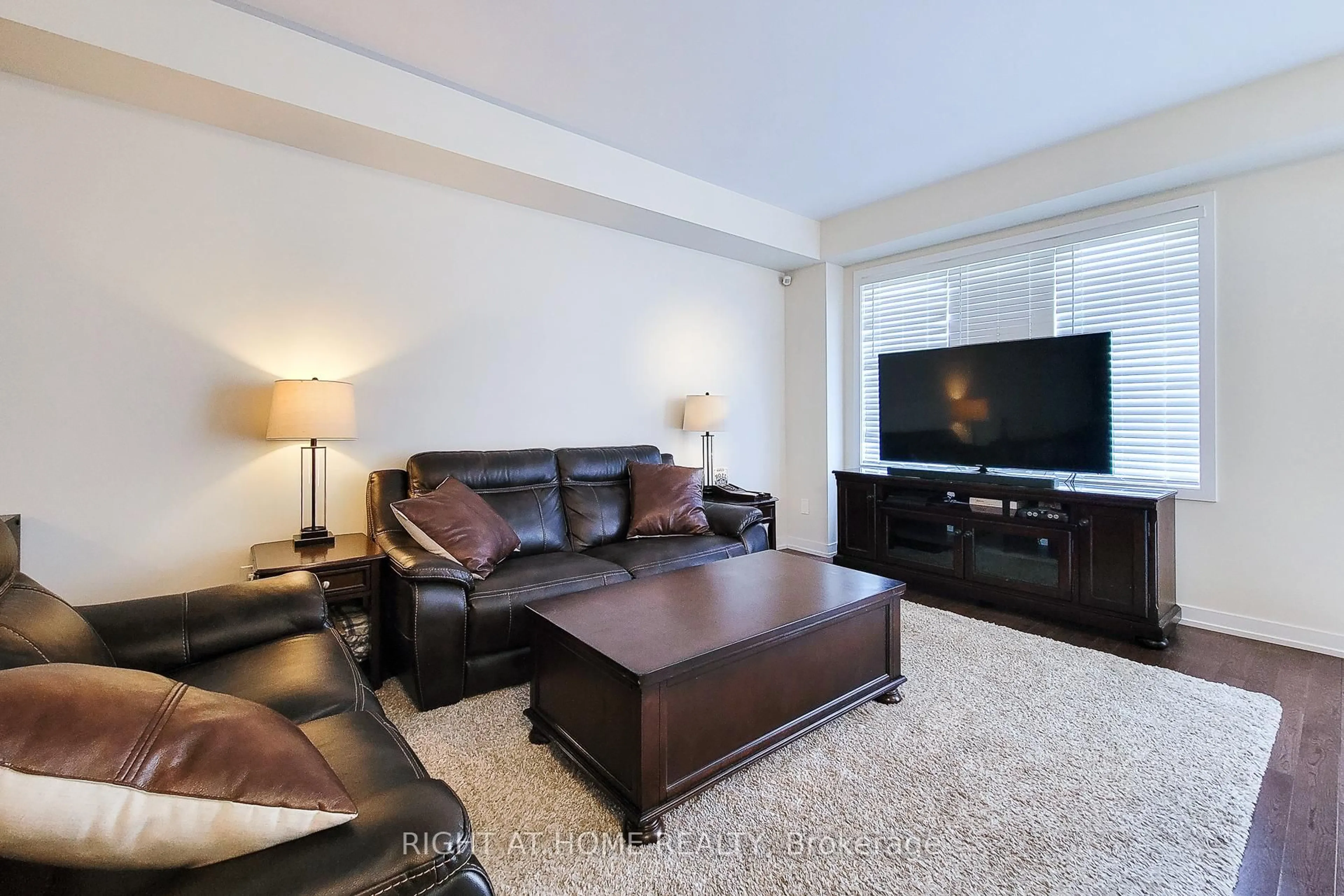 Living room with furniture, unknown for 8 Owl Lane, Haldimand Ontario N3W 0G4