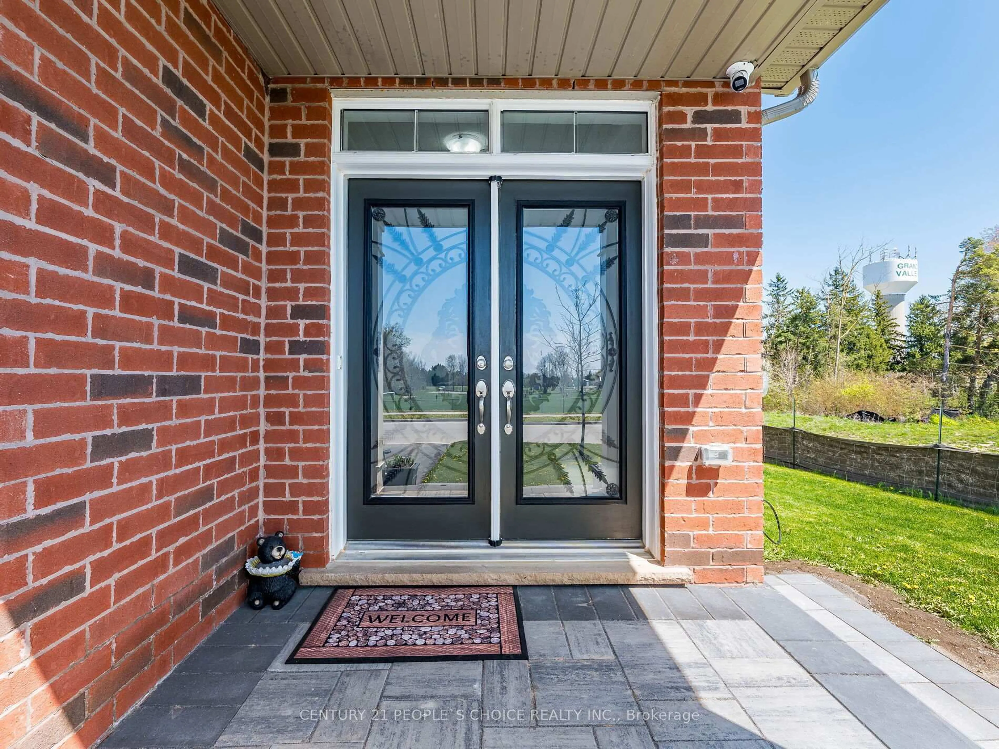 Indoor entryway for 31 Rainey Dr, East Luther Grand Valley Ontario L9W 7R5