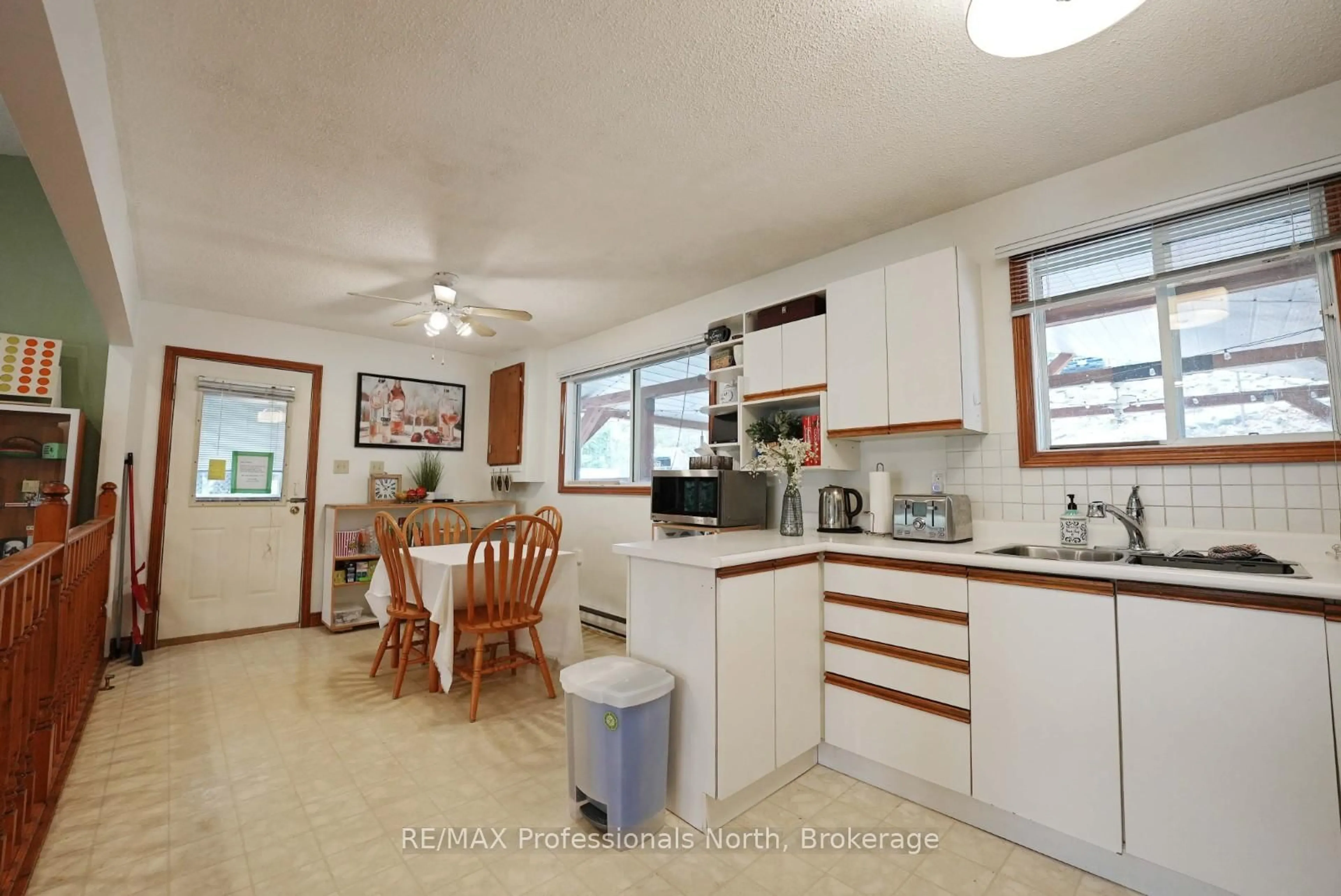 Standard kitchen, ceramic/tile floor for 1039 Mink Rd, Dysart et al Ontario K0M 1S0