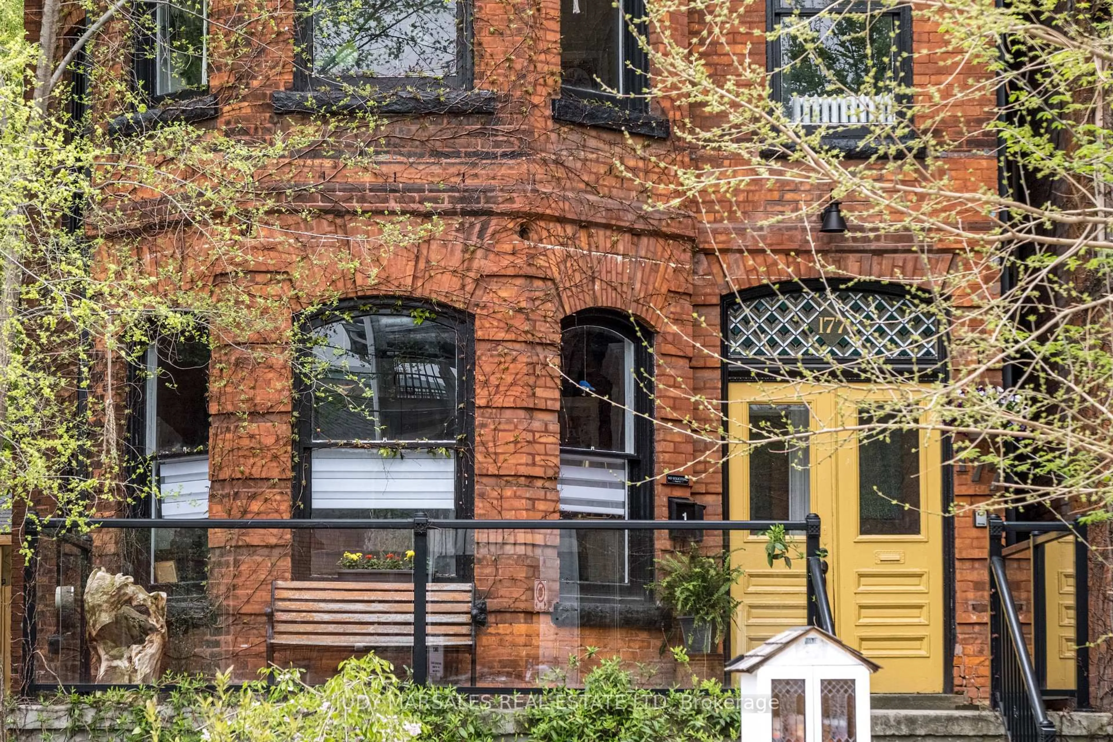 Home with brick exterior material, street for 177 Charlton Ave, Hamilton Ontario L8P 2C8