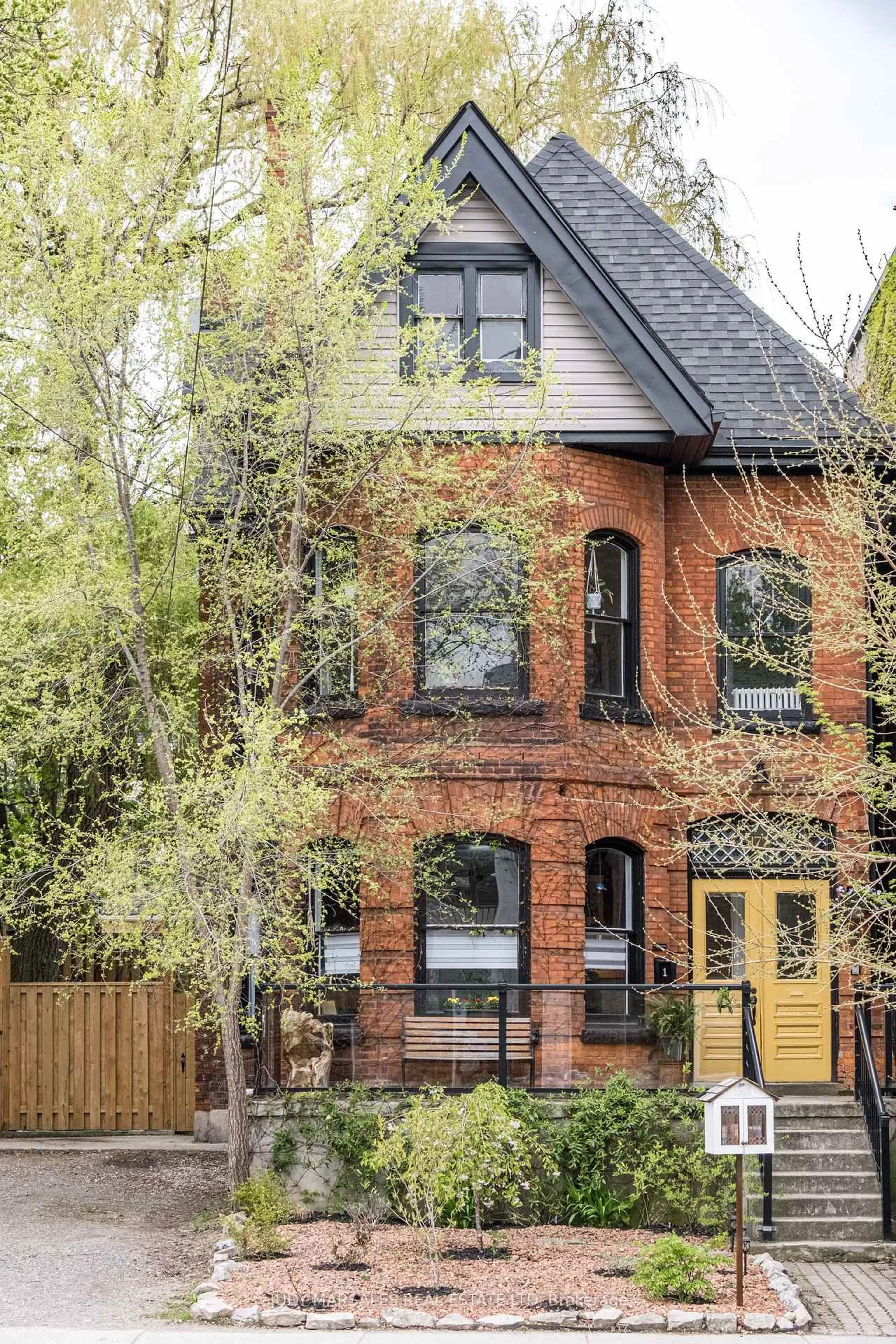 Home with brick exterior material, street for 177 Charlton Ave, Hamilton Ontario L8P 2C8