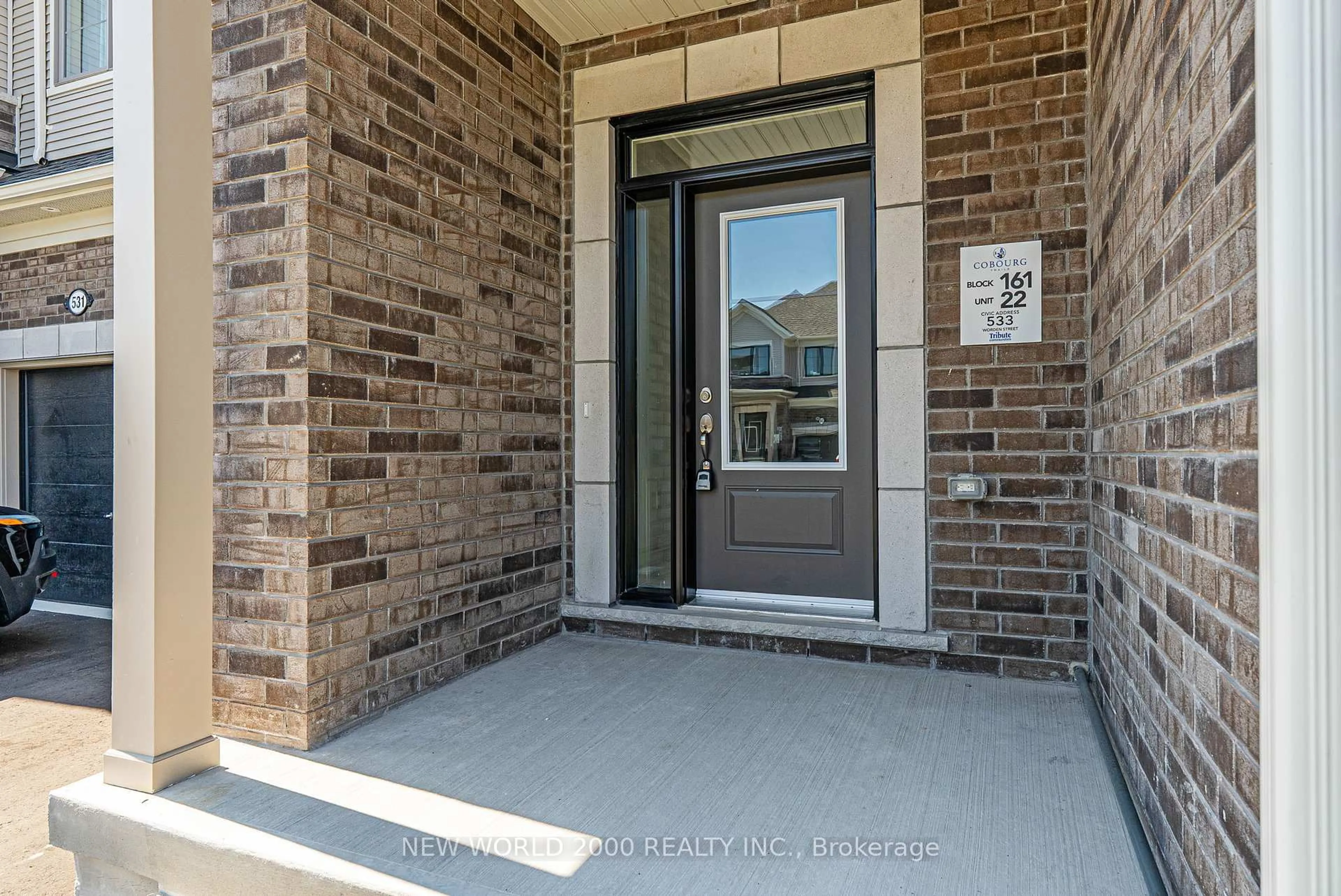 Indoor entryway for 533 Worden St, Cobourg Ontario K9A 4J6