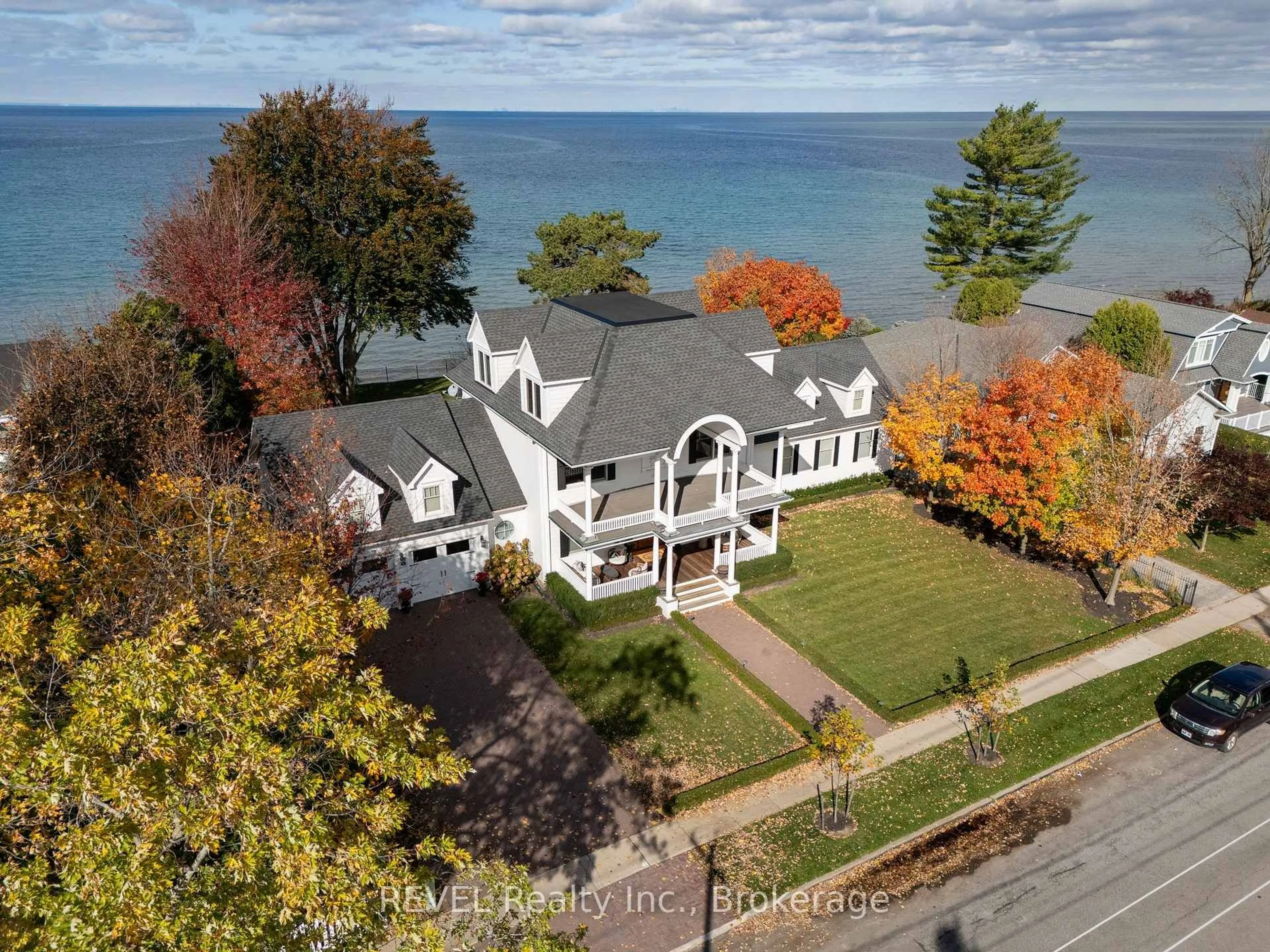 A pic from outside/outdoor area/front of a property/back of a property/a pic from drone, water/lake/river/ocean view for 30 Dalhousie Ave, St. Catharines Ontario L2N 4W4